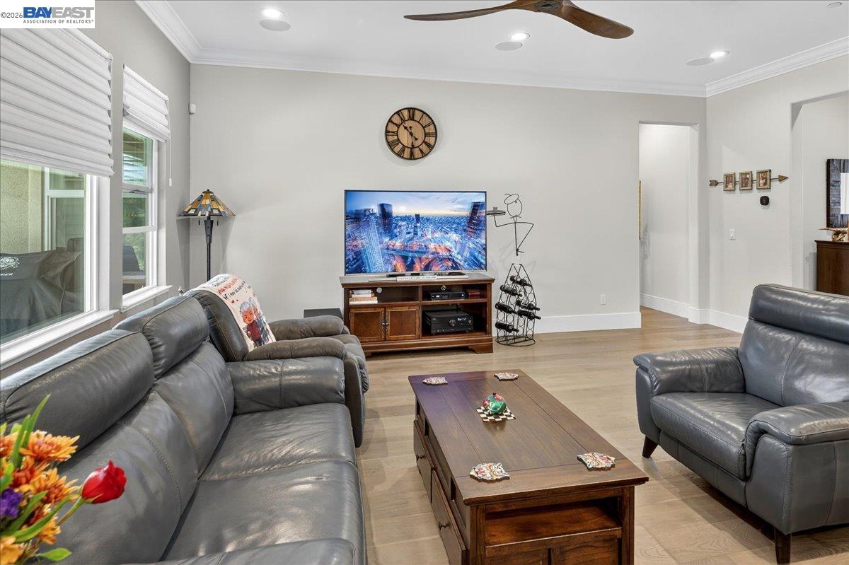 Detail Gallery Image 13 of 41 For 1560 Empire, Lodi,  CA 95242 - 3 Beds | 3 Baths