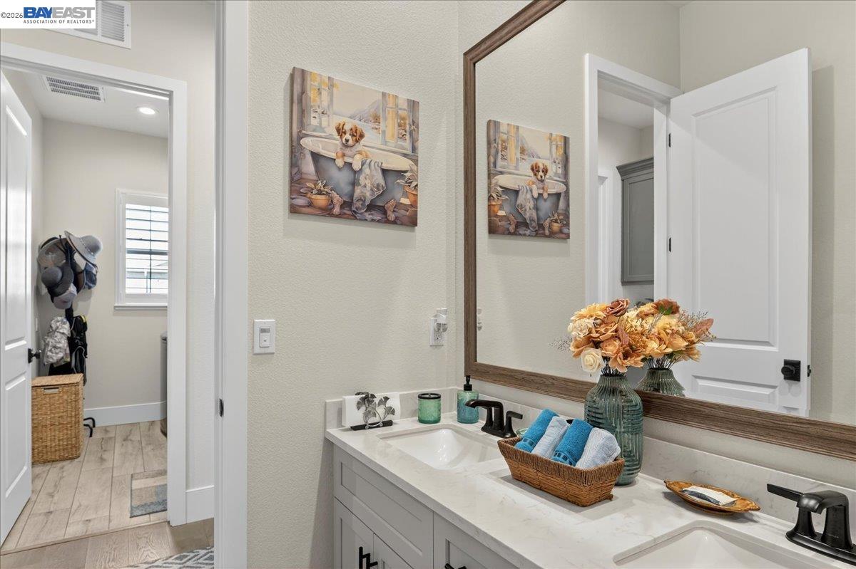 Detail Gallery Image 21 of 41 For 1560 Empire, Lodi,  CA 95242 - 3 Beds | 3 Baths