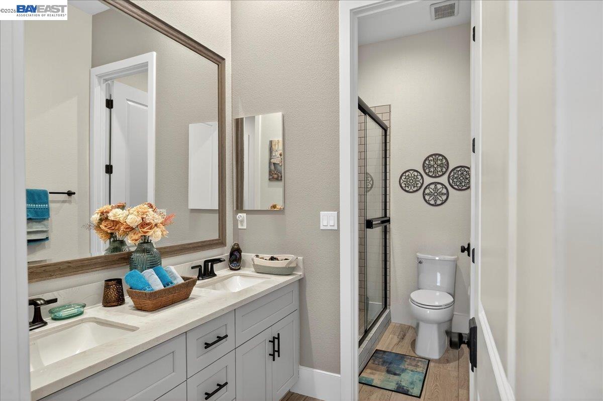 Detail Gallery Image 25 of 41 For 1560 Empire, Lodi,  CA 95242 - 3 Beds | 3 Baths