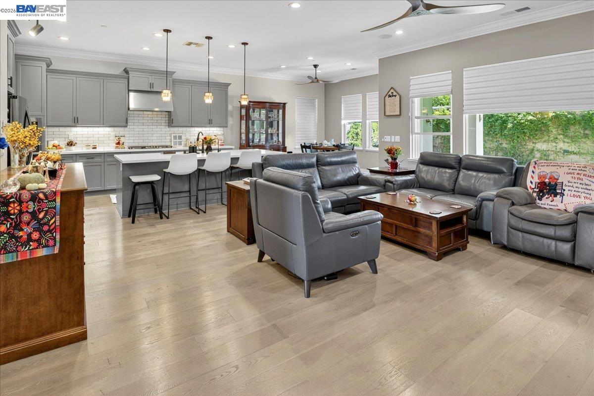 Detail Gallery Image 6 of 41 For 1560 Empire, Lodi,  CA 95242 - 3 Beds | 3 Baths