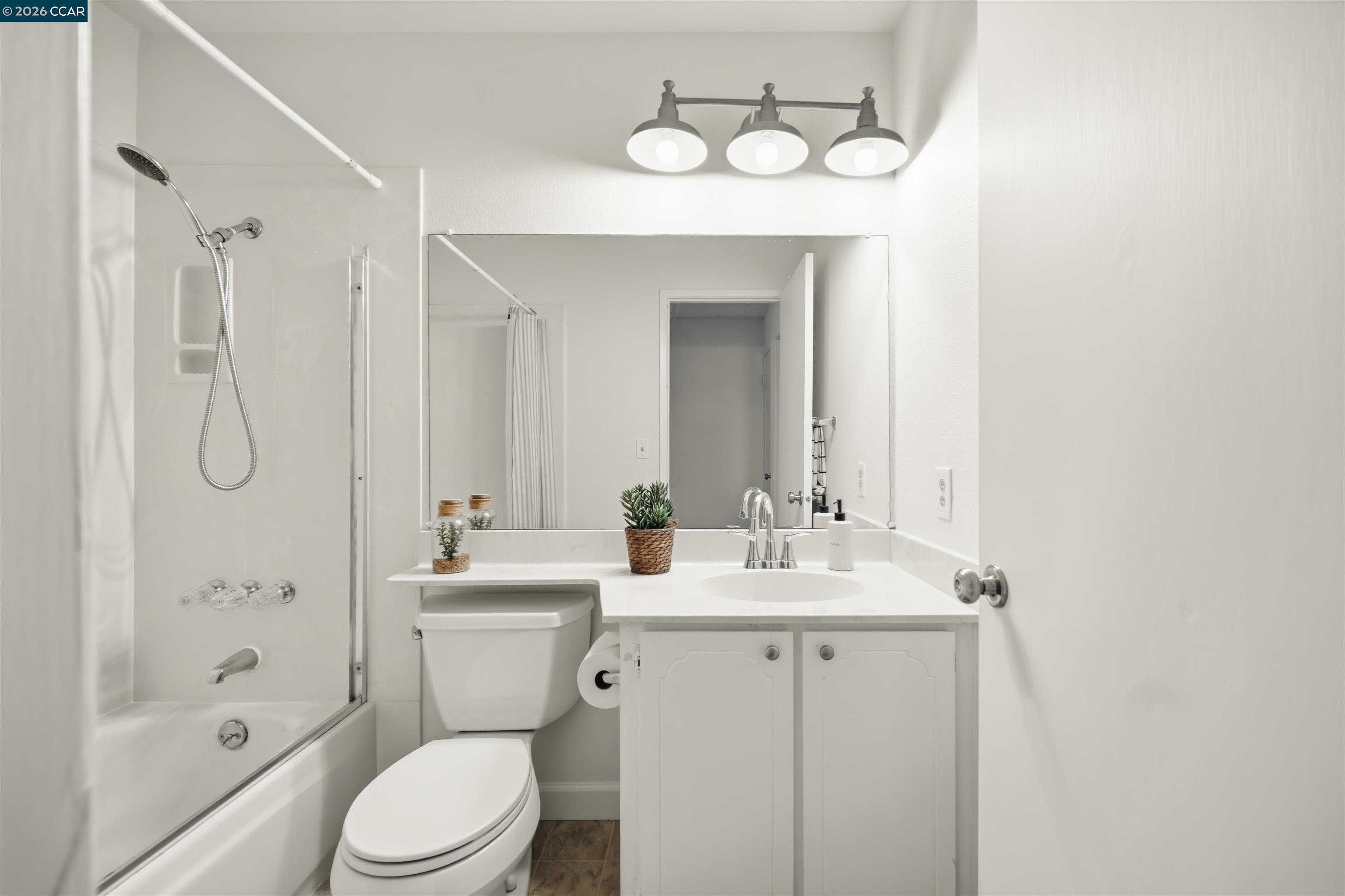 Photo #32: 41130172 Listing: Photo #32