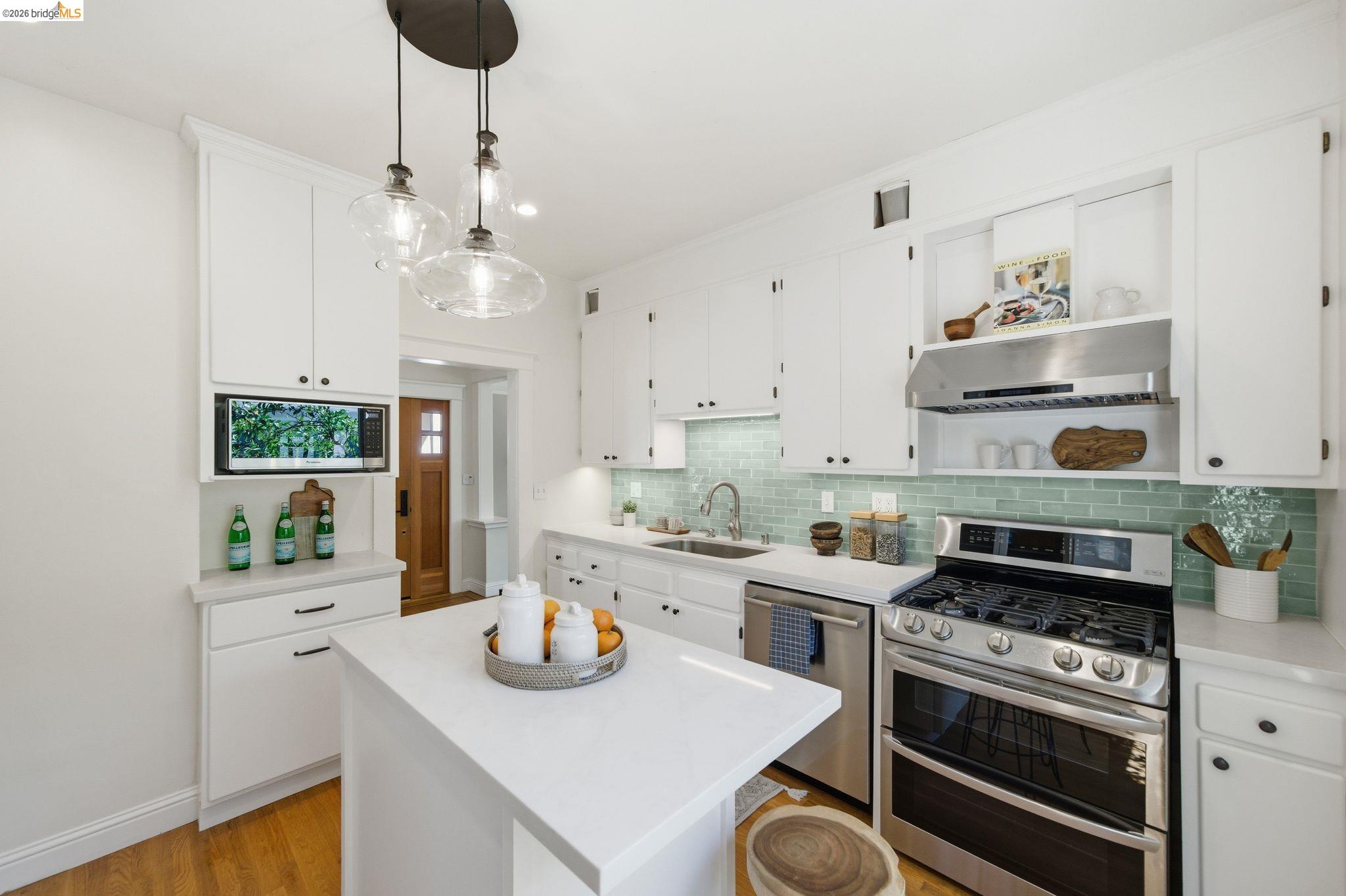 Detail Gallery Image 17 of 60 For 1627 62nd Street, Berkeley,  CA 94703 - 4 Beds | 2 Baths