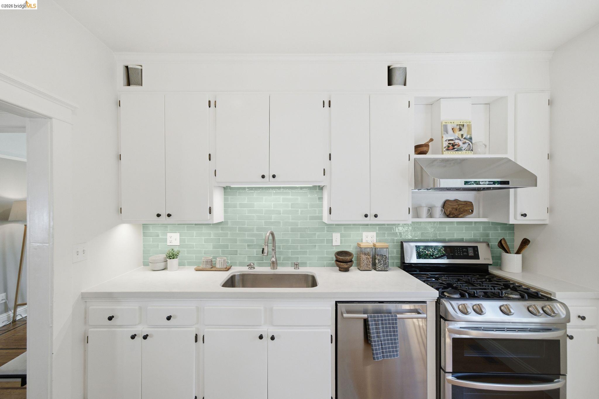 Detail Gallery Image 18 of 60 For 1627 62nd Street, Berkeley,  CA 94703 - 4 Beds | 2 Baths