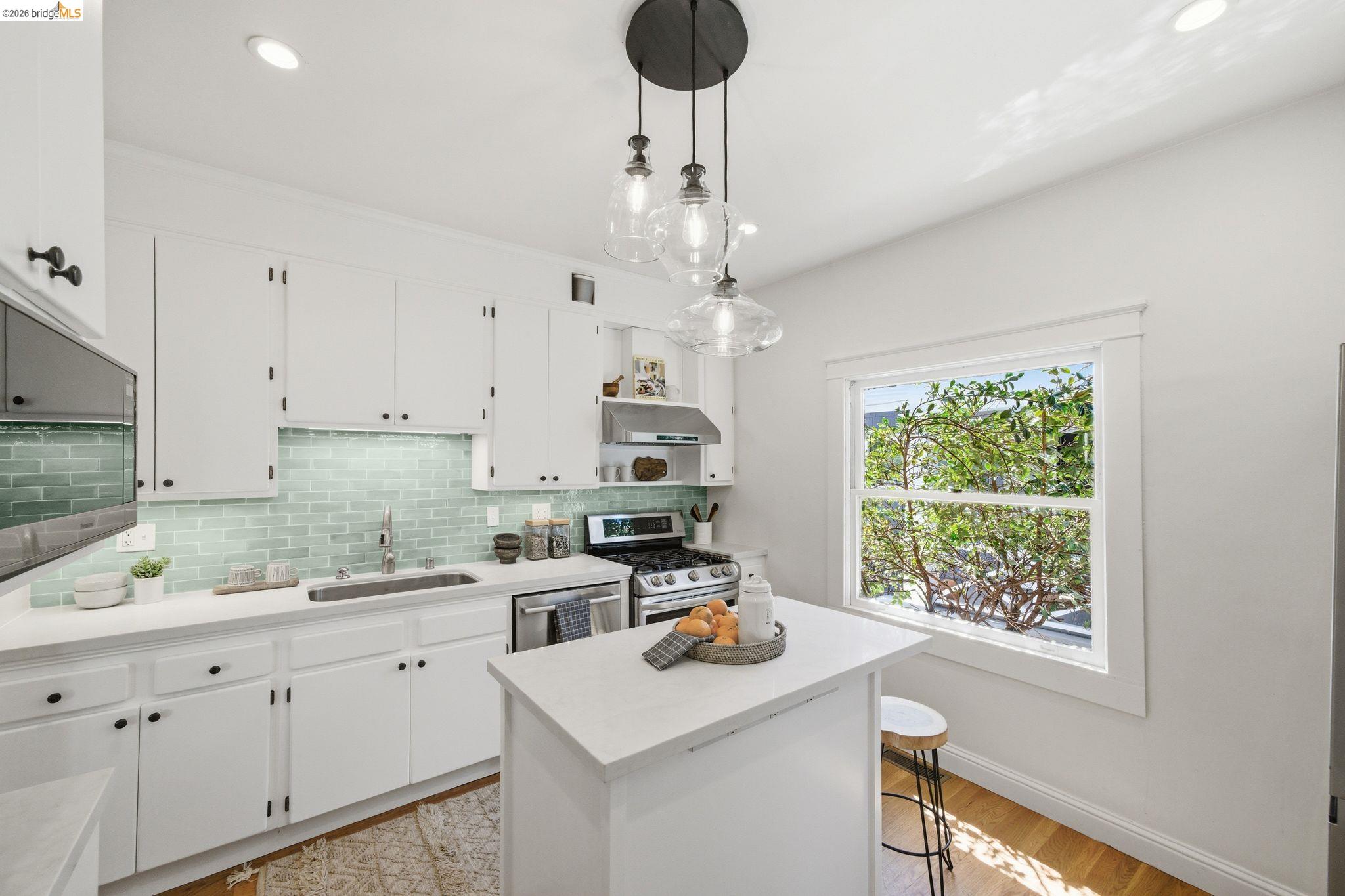 Detail Gallery Image 19 of 60 For 1627 62nd Street, Berkeley,  CA 94703 - 4 Beds | 2 Baths