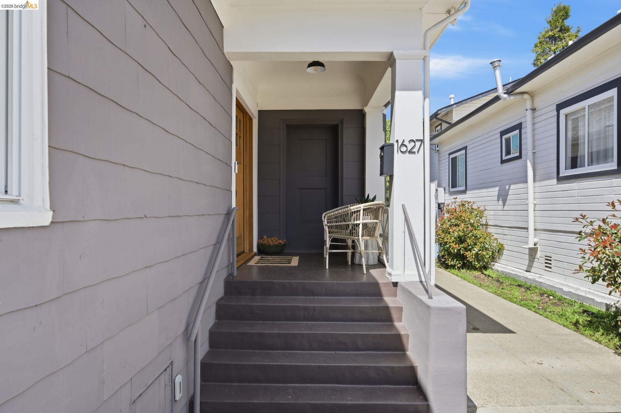 Detail Gallery Image 3 of 60 For 1627 62nd Street, Berkeley,  CA 94703 - 4 Beds | 2 Baths