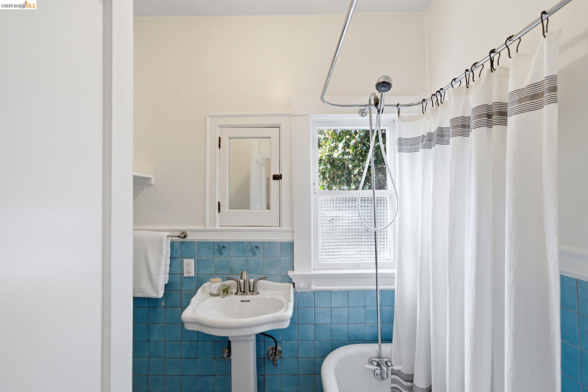 Detail Gallery Image 23 of 60 For 1627 62nd Street, Berkeley,  CA 94703 - 4 Beds | 2 Baths