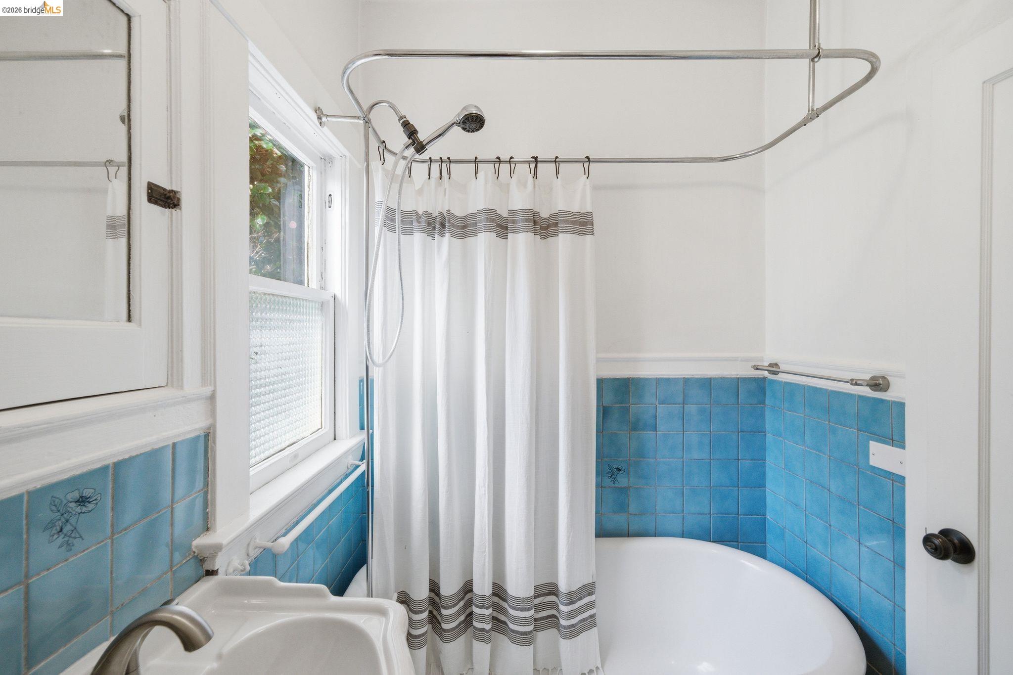 Detail Gallery Image 24 of 60 For 1627 62nd Street, Berkeley,  CA 94703 - 4 Beds | 2 Baths