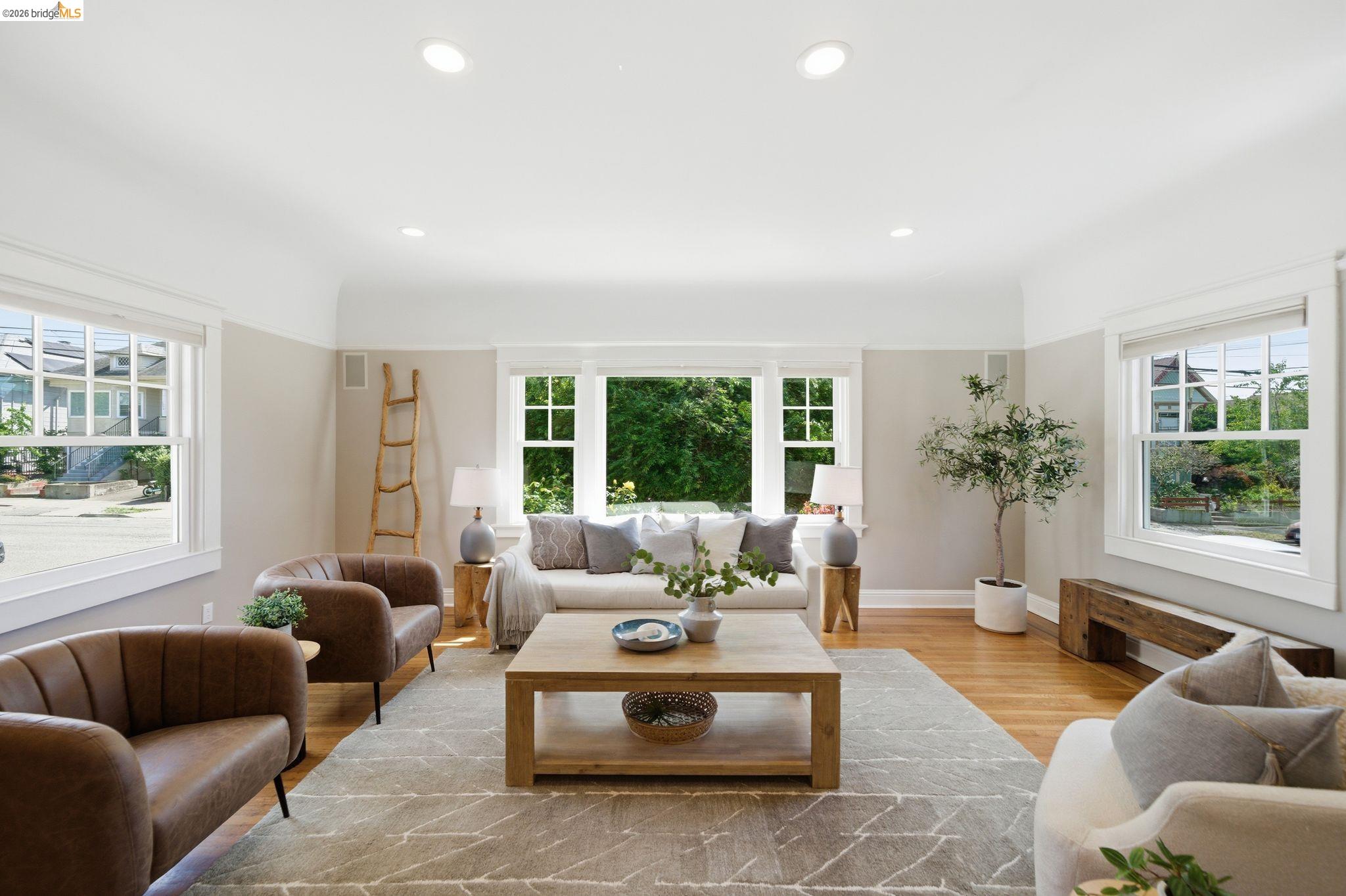 Detail Gallery Image 9 of 60 For 1627 62nd Street, Berkeley,  CA 94703 - 4 Beds | 2 Baths