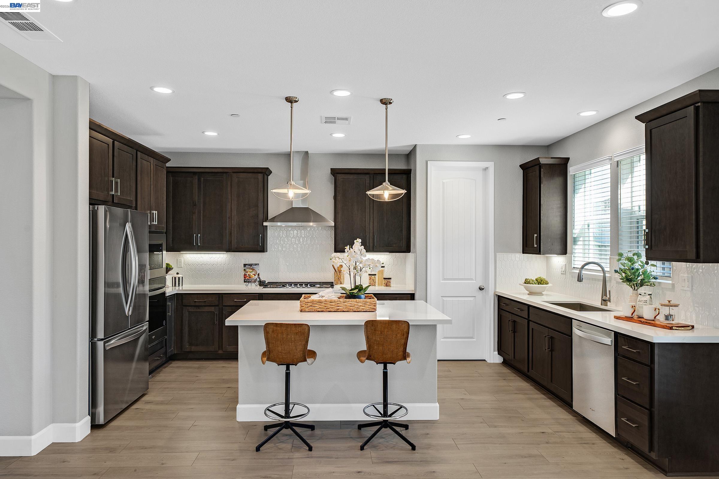 Detail Gallery Image 12 of 53 For 271 Eagle Nest Dr, Oakley,  CA 94561 - 5 Beds | 4/1 Baths