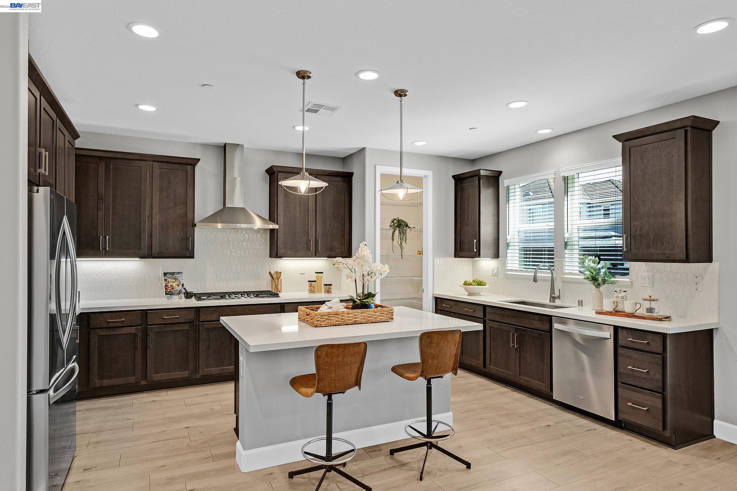 Detail Gallery Image 13 of 53 For 271 Eagle Nest Dr, Oakley,  CA 94561 - 5 Beds | 4/1 Baths