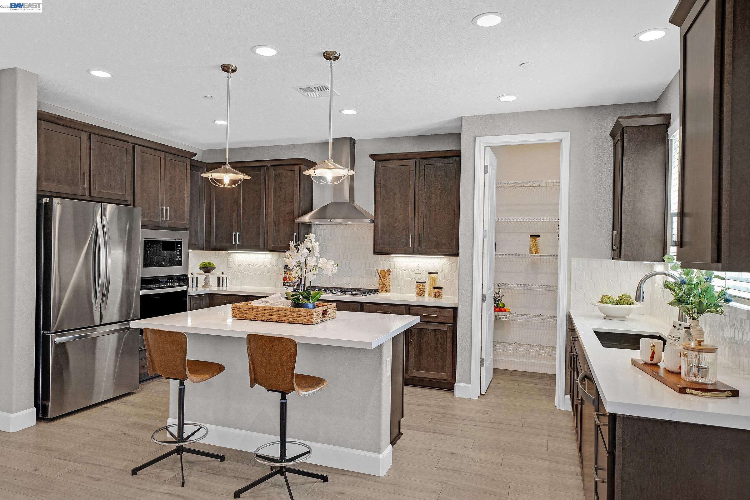 Detail Gallery Image 14 of 53 For 271 Eagle Nest Dr, Oakley,  CA 94561 - 5 Beds | 4/1 Baths