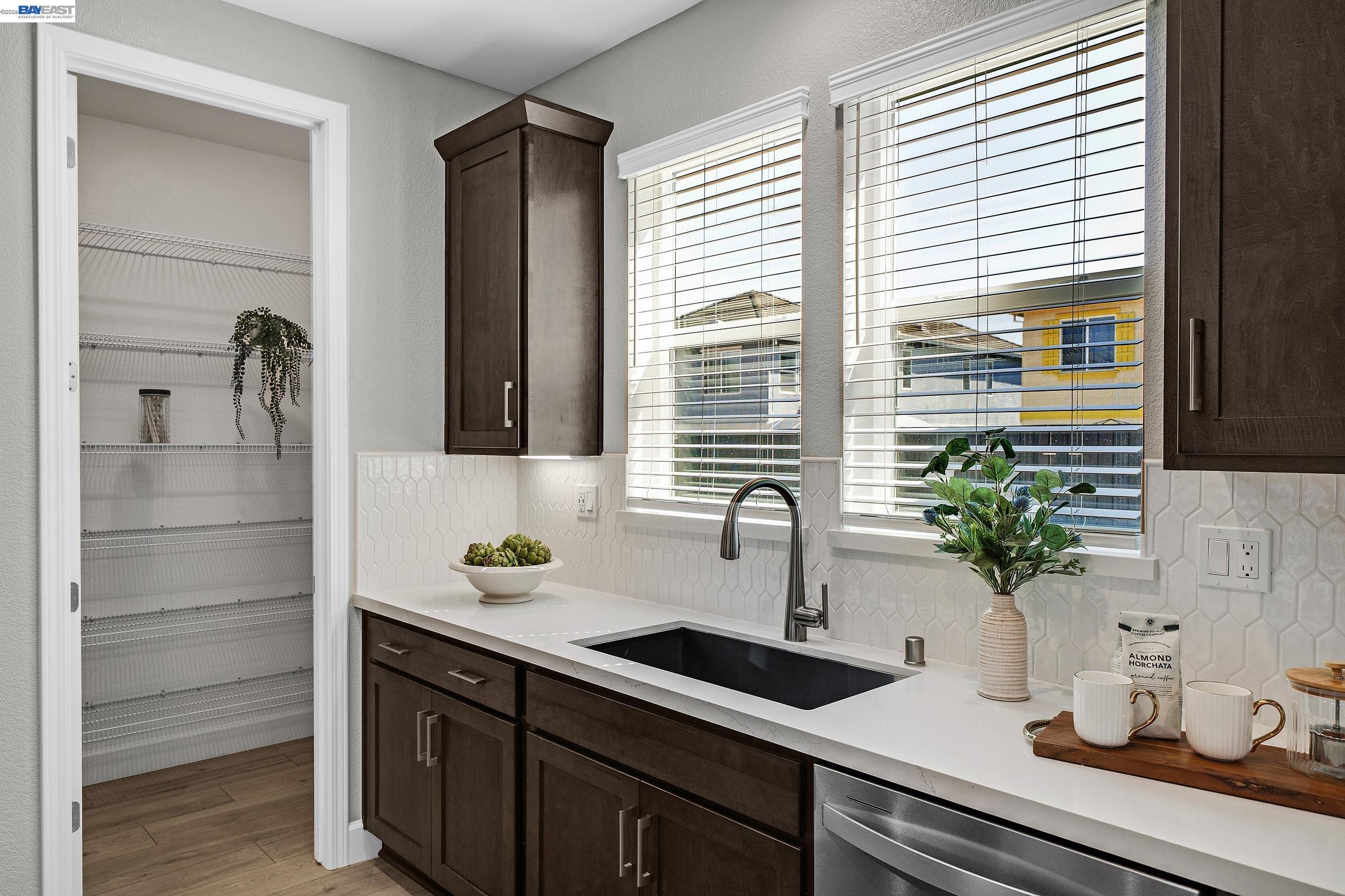 Detail Gallery Image 16 of 53 For 271 Eagle Nest Dr, Oakley,  CA 94561 - 5 Beds | 4/1 Baths