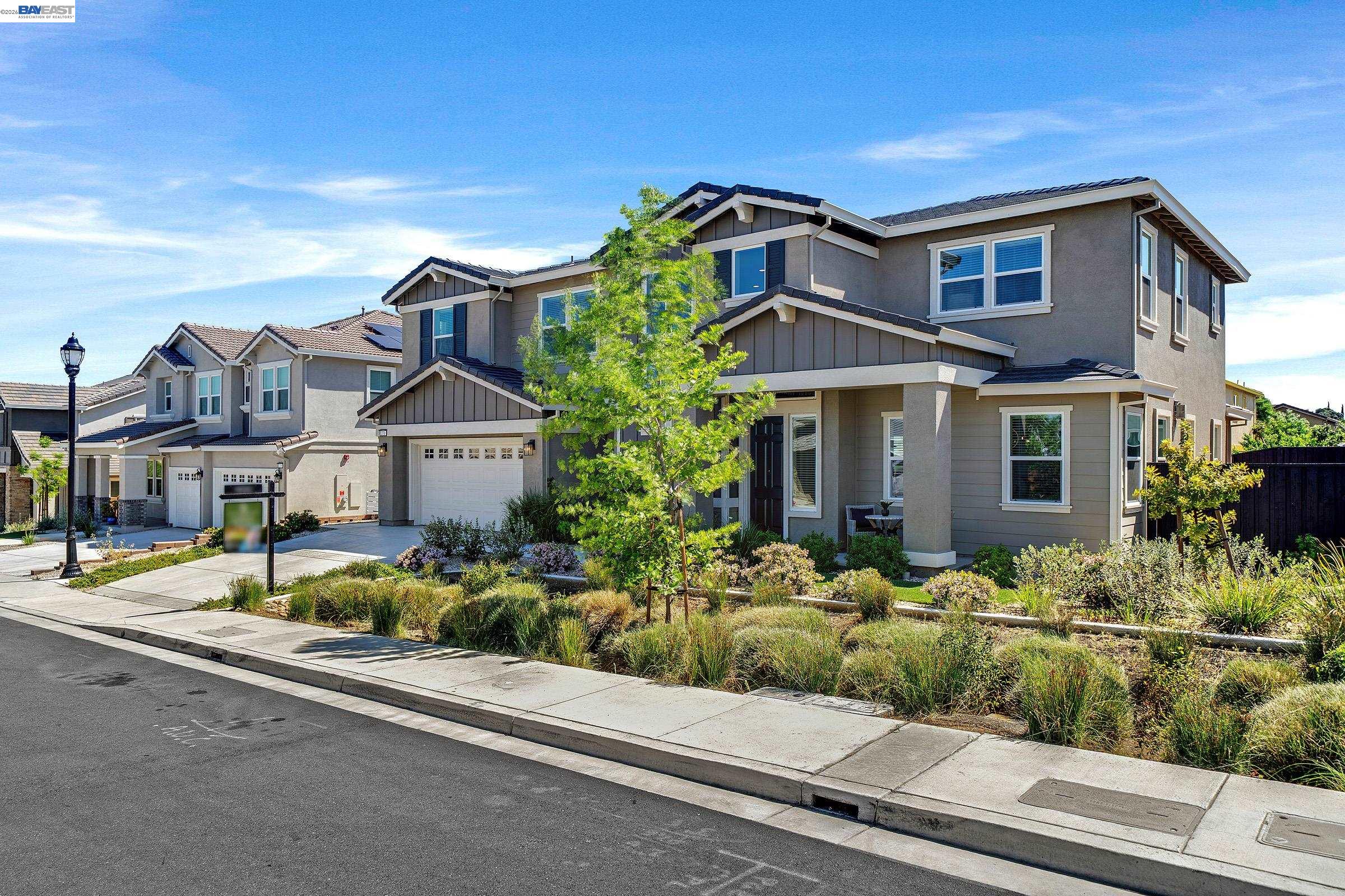 Detail Gallery Image 3 of 53 For 271 Eagle Nest Dr, Oakley,  CA 94561 - 5 Beds | 4/1 Baths