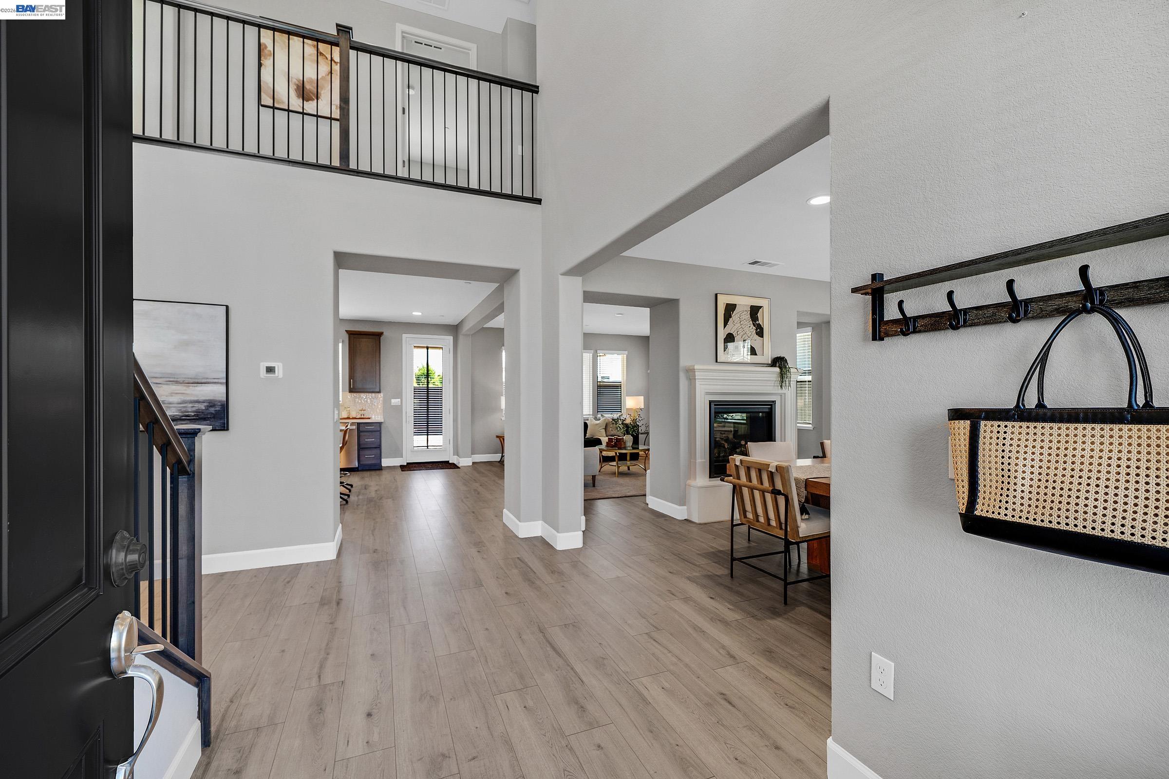 Detail Gallery Image 5 of 53 For 271 Eagle Nest Dr, Oakley,  CA 94561 - 5 Beds | 4/1 Baths