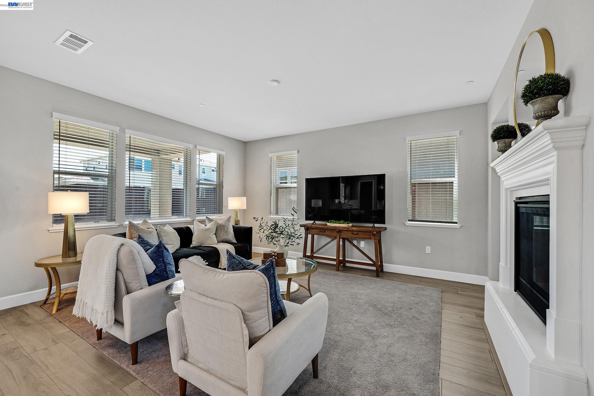 Detail Gallery Image 10 of 53 For 271 Eagle Nest Dr, Oakley,  CA 94561 - 5 Beds | 4/1 Baths