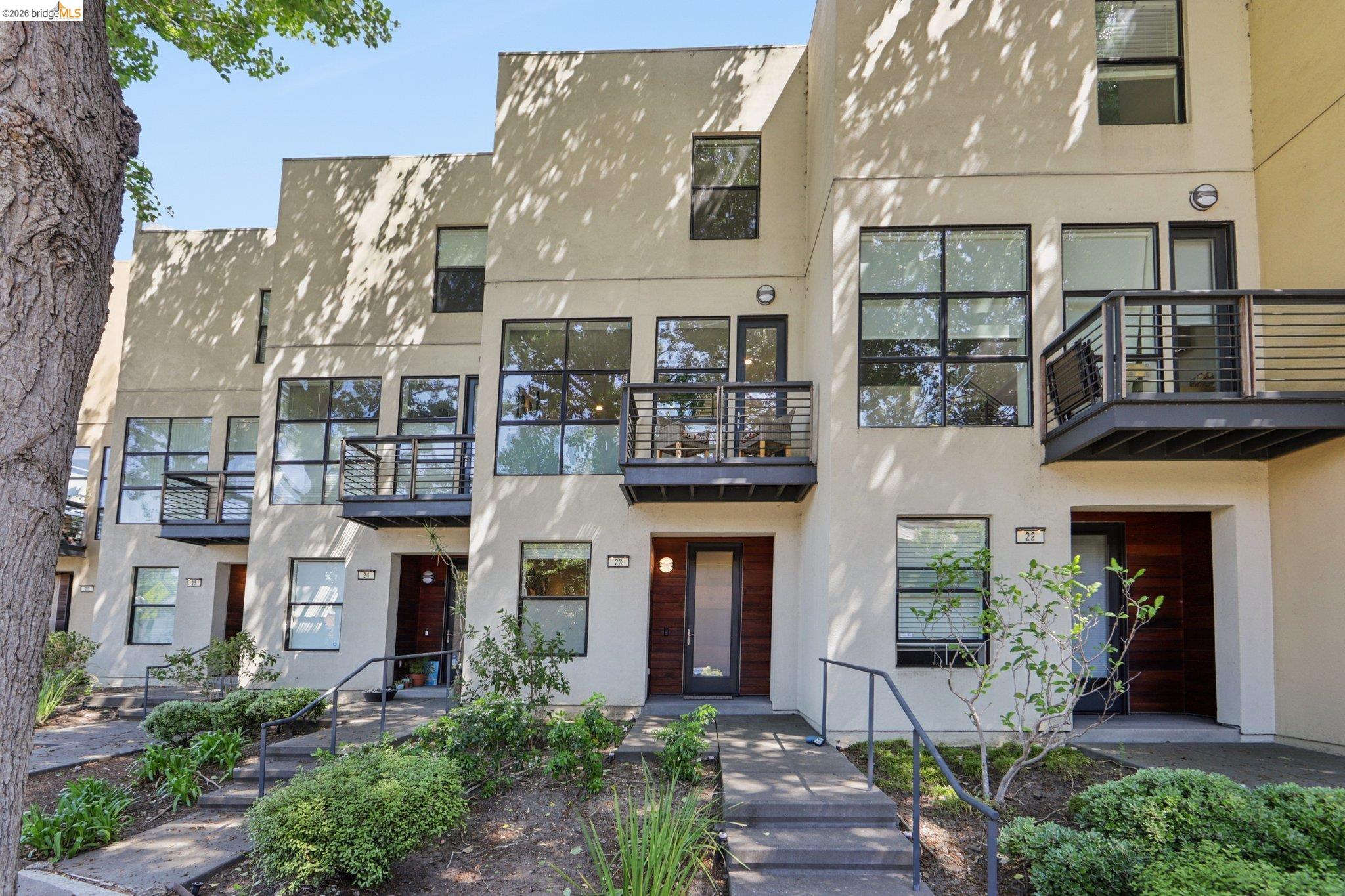 Photo #1: 41130185 Listing: Photo #1