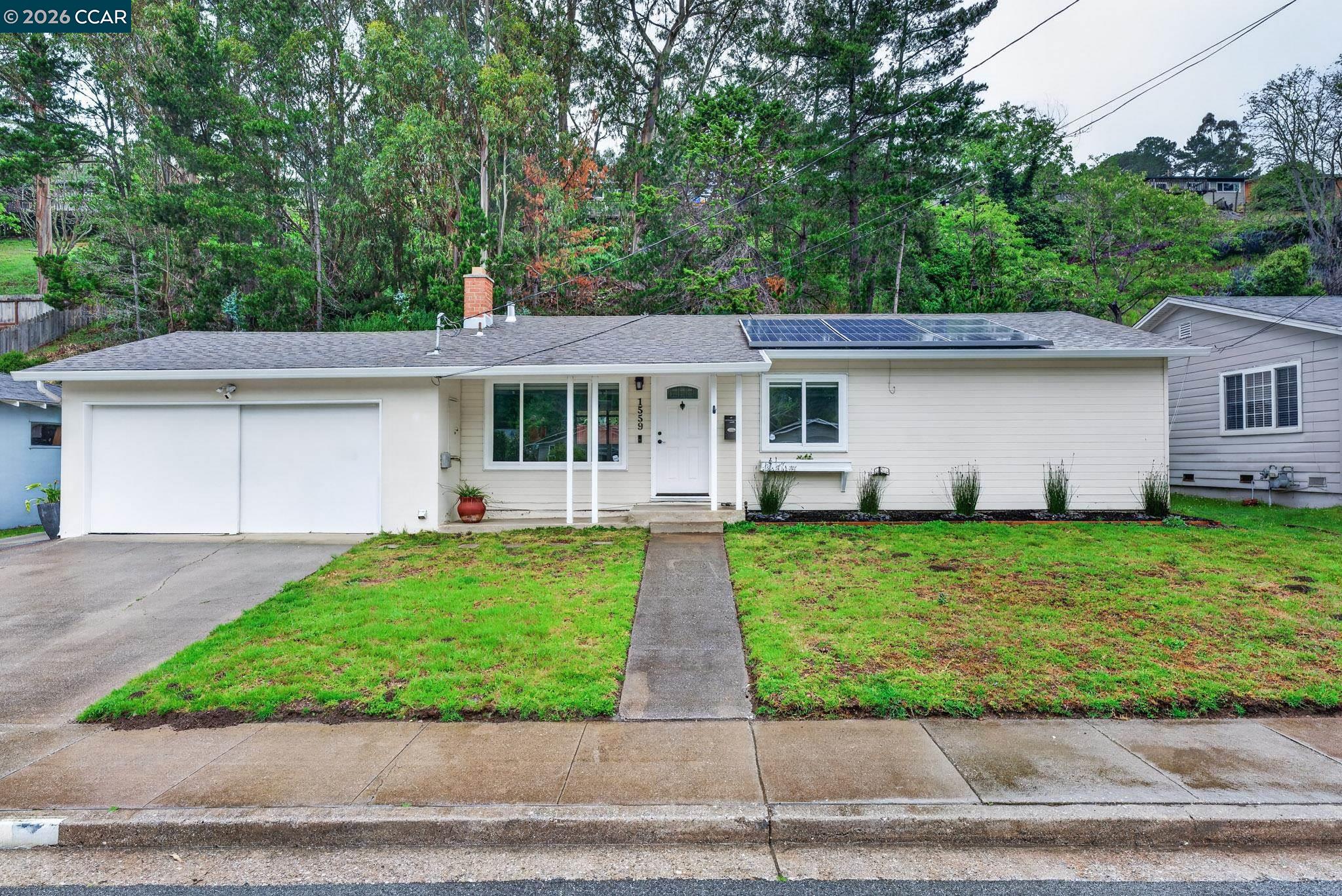 Detail Gallery Image 1 of 38 For 1559 Linda Mar Blvd, Pacifica,  CA 94044 - 3 Beds | 1 Baths