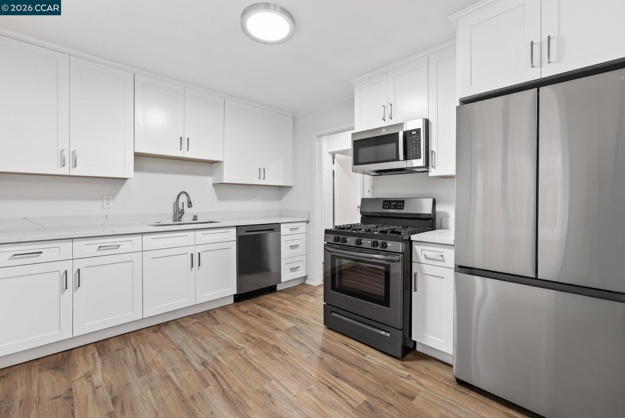 Detail Gallery Image 13 of 36 For 1559 Linda Mar Blvd, Pacifica,  CA 94044 - 3 Beds | 1 Baths