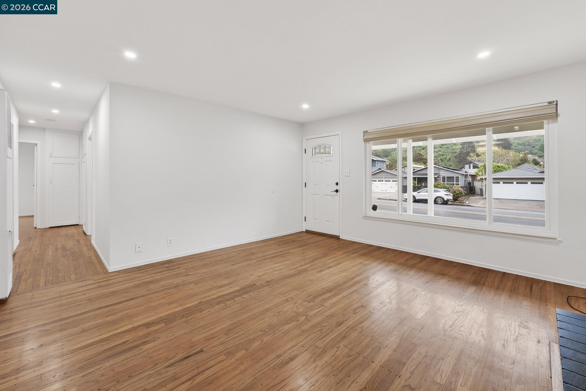 Detail Gallery Image 14 of 38 For 1559 Linda Mar Blvd, Pacifica,  CA 94044 - 3 Beds | 1 Baths