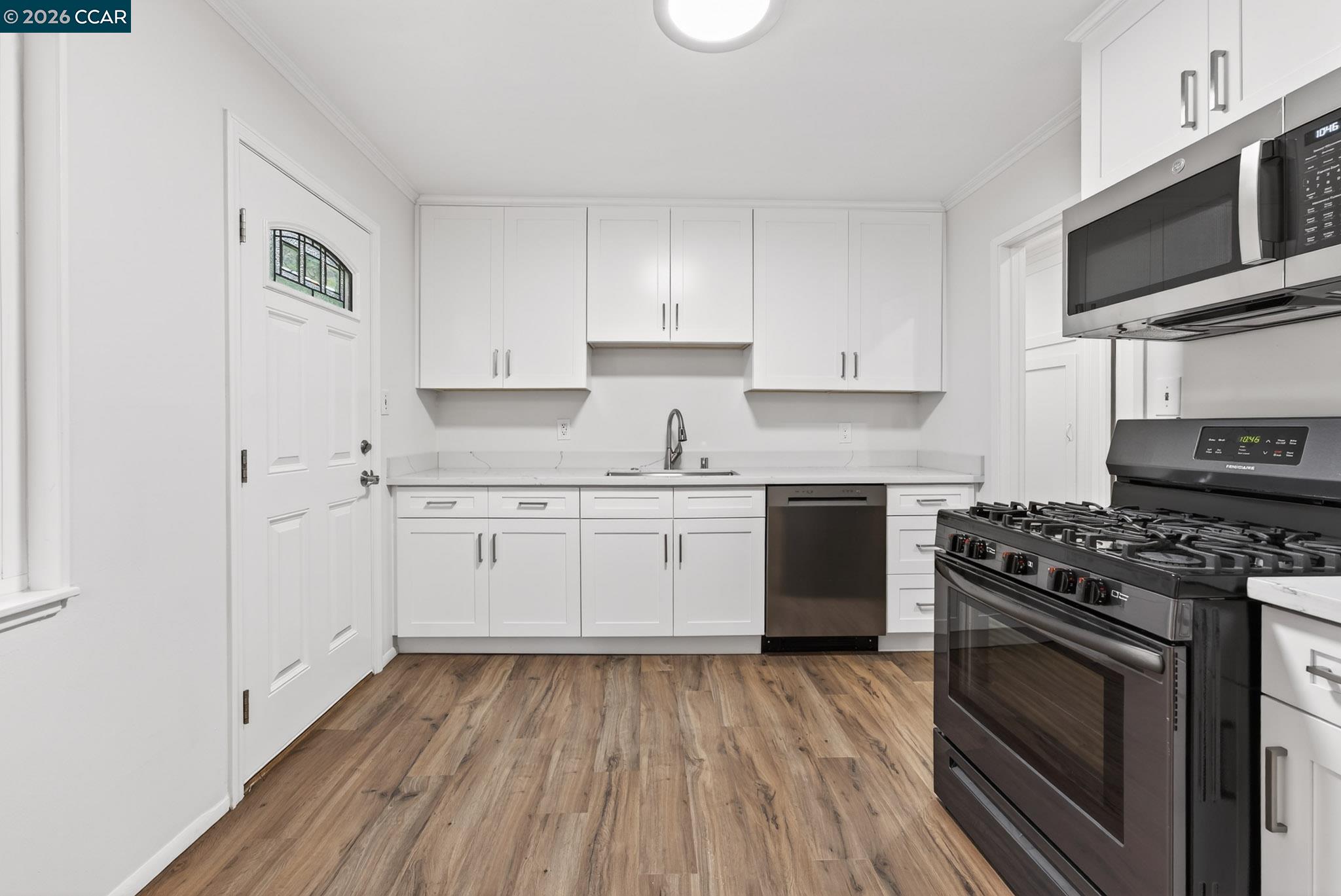 Detail Gallery Image 16 of 38 For 1559 Linda Mar Blvd, Pacifica,  CA 94044 - 3 Beds | 1 Baths