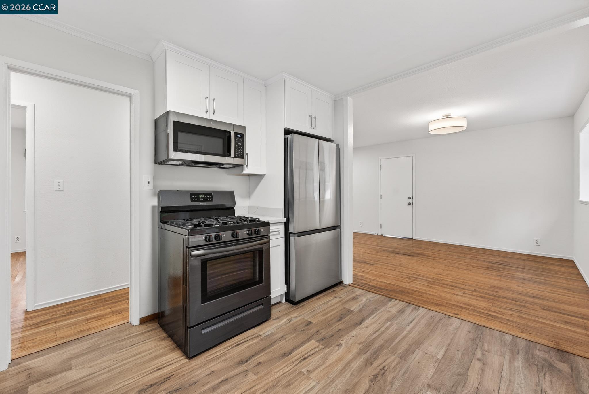 Detail Gallery Image 18 of 38 For 1559 Linda Mar Blvd, Pacifica,  CA 94044 - 3 Beds | 1 Baths