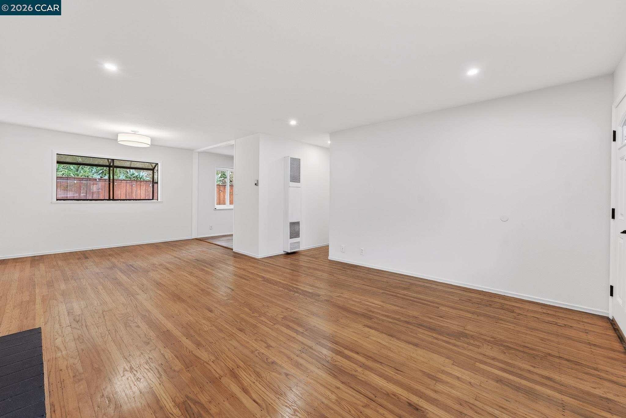 Detail Gallery Image 6 of 36 For 1559 Linda Mar Blvd, Pacifica,  CA 94044 - 3 Beds | 1 Baths