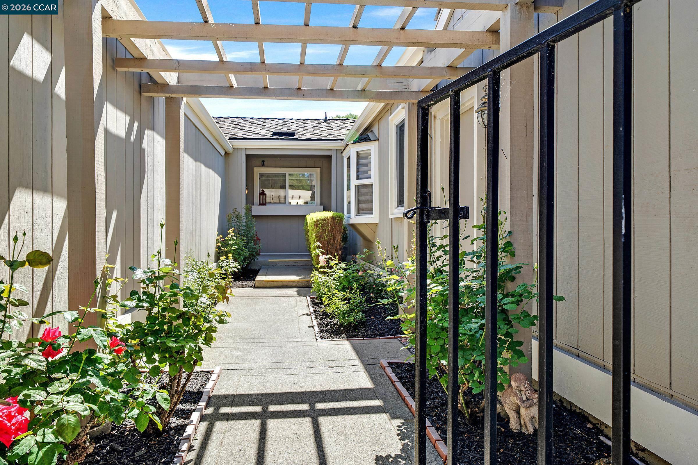 Photo #4: 41130193 Listing: Photo #4