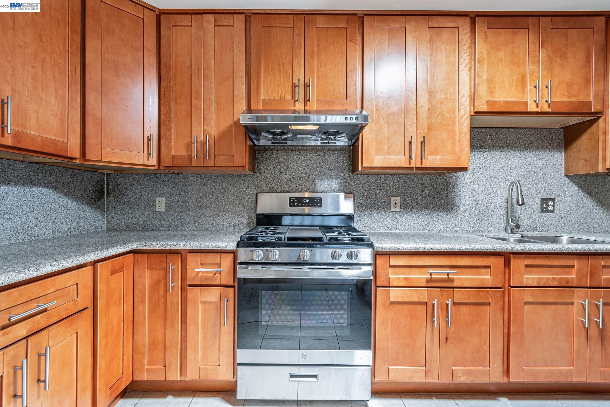 Detail Gallery Image 12 of 37 For 2538 E 16th St, Oakland,  CA 94601 - 3 Beds | 2 Baths