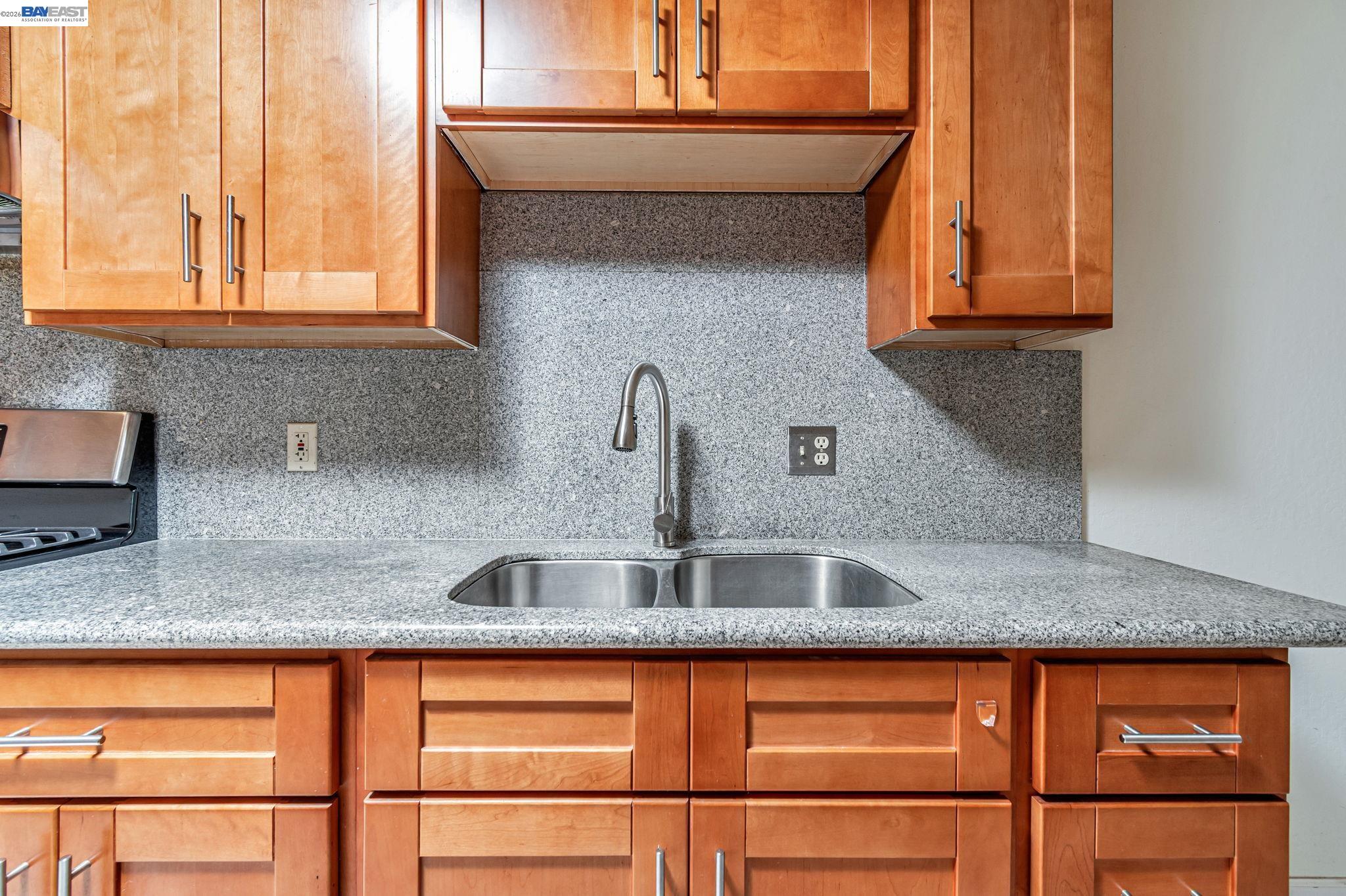 Detail Gallery Image 13 of 37 For 2538 E 16th St, Oakland,  CA 94601 - 3 Beds | 2 Baths