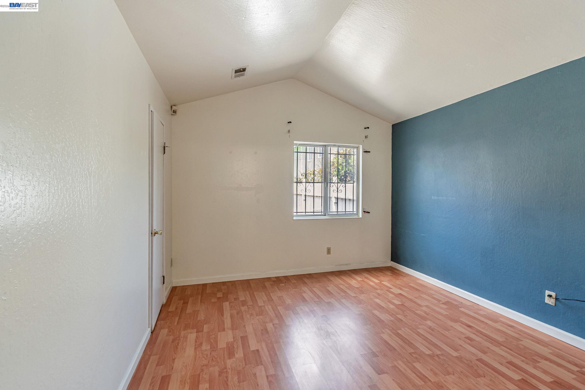 Detail Gallery Image 23 of 37 For 2538 E 16th St, Oakland,  CA 94601 - 3 Beds | 2 Baths