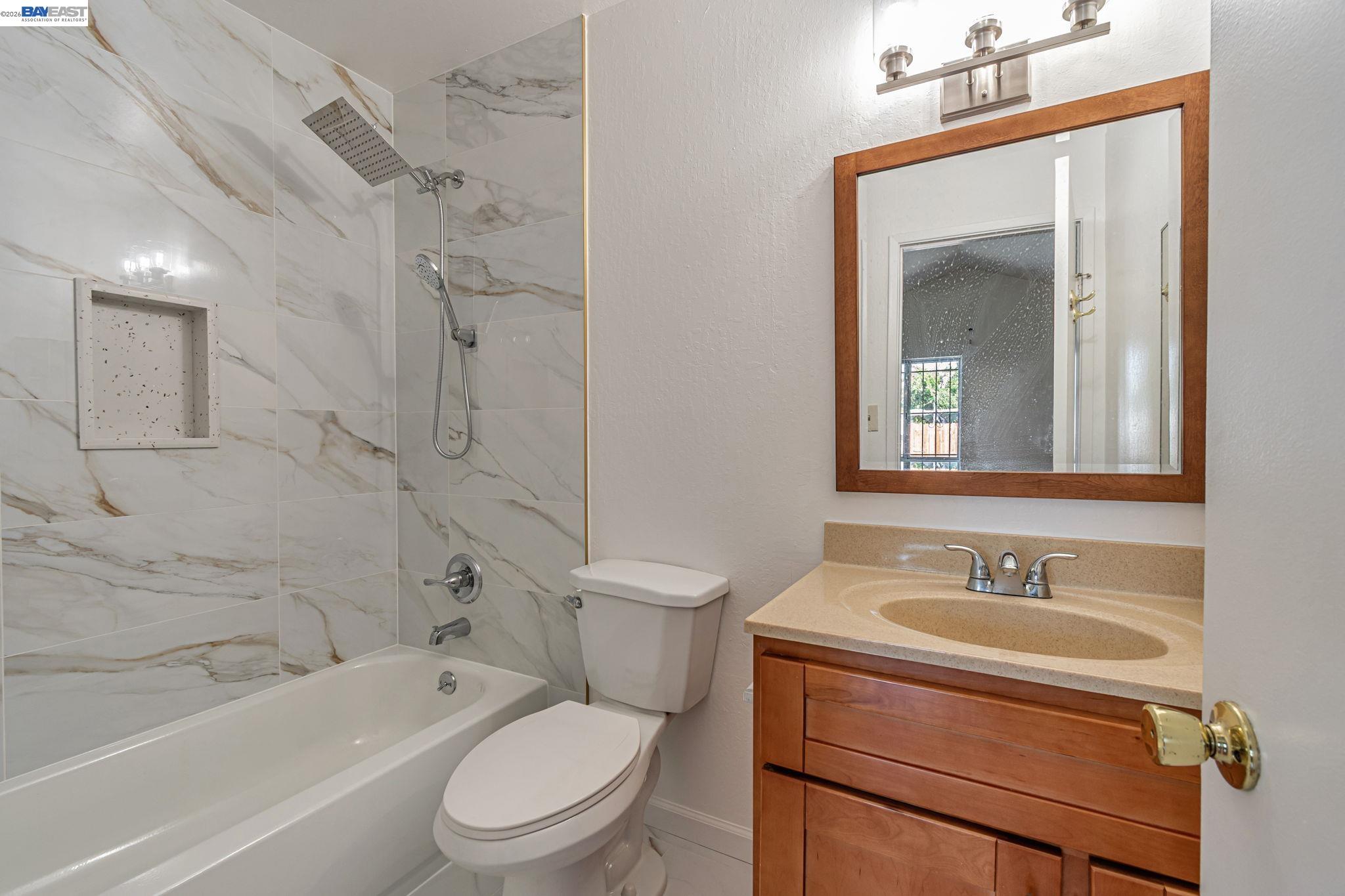 Detail Gallery Image 27 of 37 For 2538 E 16th St, Oakland,  CA 94601 - 3 Beds | 2 Baths