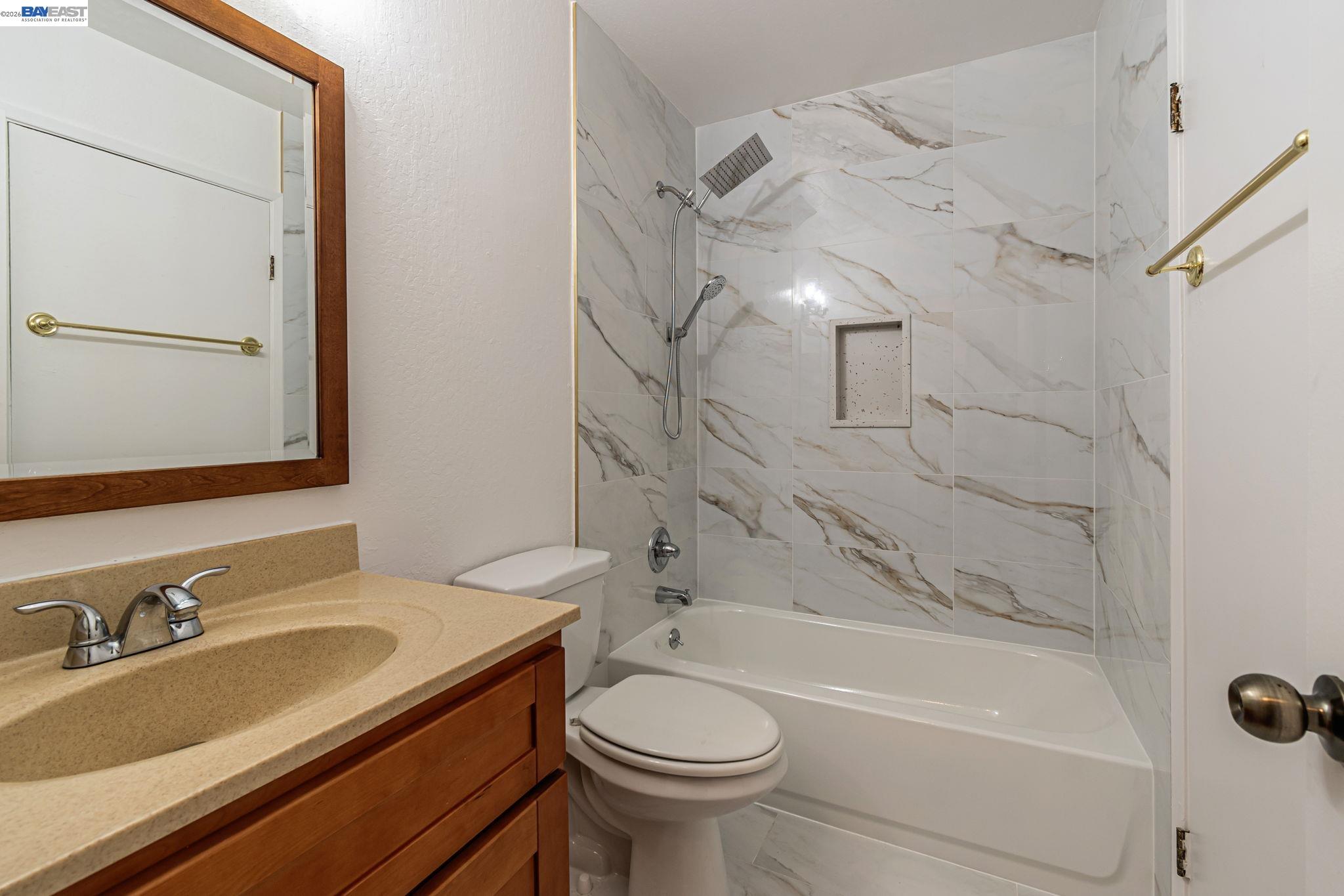 Detail Gallery Image 28 of 37 For 2538 E 16th St, Oakland,  CA 94601 - 3 Beds | 2 Baths