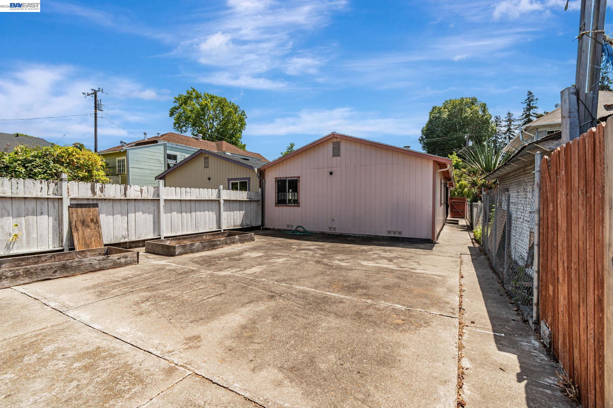 Detail Gallery Image 33 of 37 For 2538 E 16th St, Oakland,  CA 94601 - 3 Beds | 2 Baths