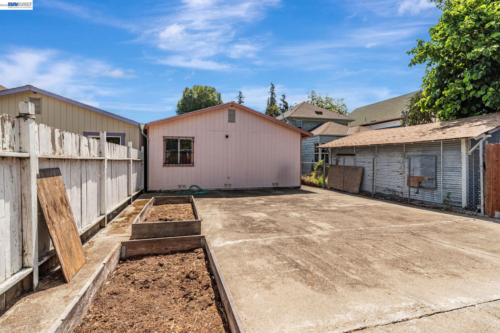 Detail Gallery Image 34 of 37 For 2538 E 16th St, Oakland,  CA 94601 - 3 Beds | 2 Baths