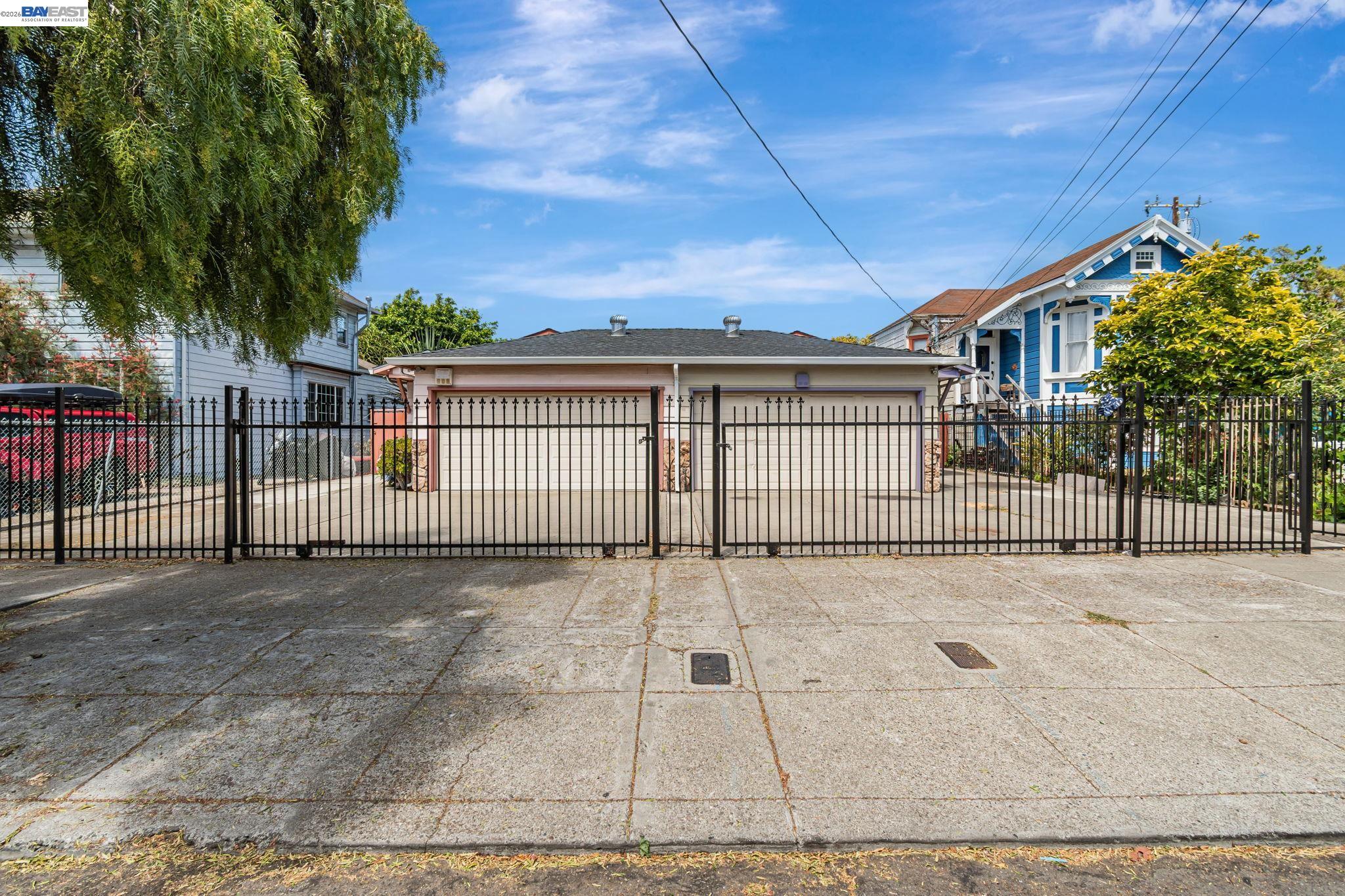 Detail Gallery Image 36 of 37 For 2538 E 16th St, Oakland,  CA 94601 - 3 Beds | 2 Baths