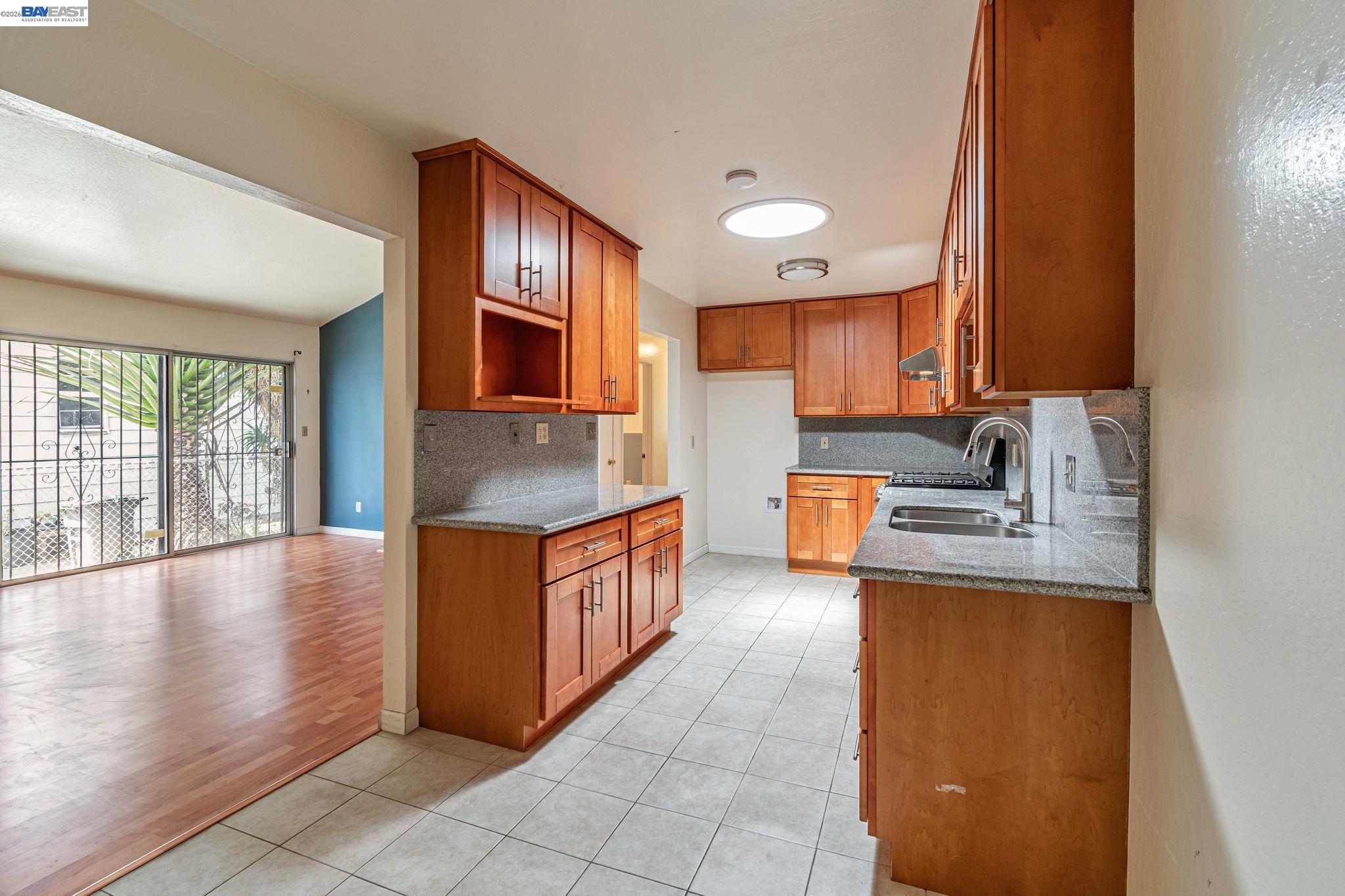 Detail Gallery Image 9 of 37 For 2538 E 16th St, Oakland,  CA 94601 - 3 Beds | 2 Baths