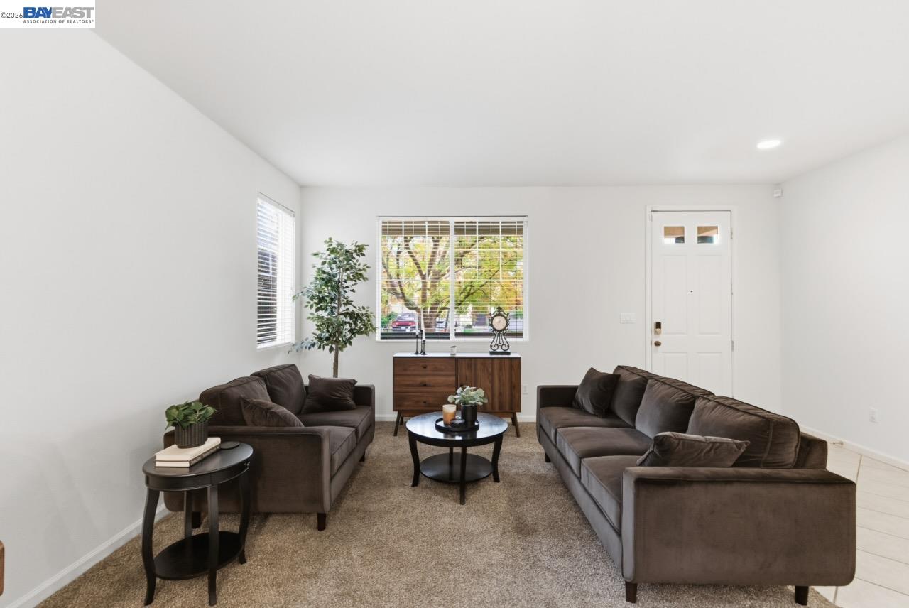 Detail Gallery Image 5 of 41 For 2076 Captalpa, Antioch,  CA 94509 - 5 Beds | 2 Baths