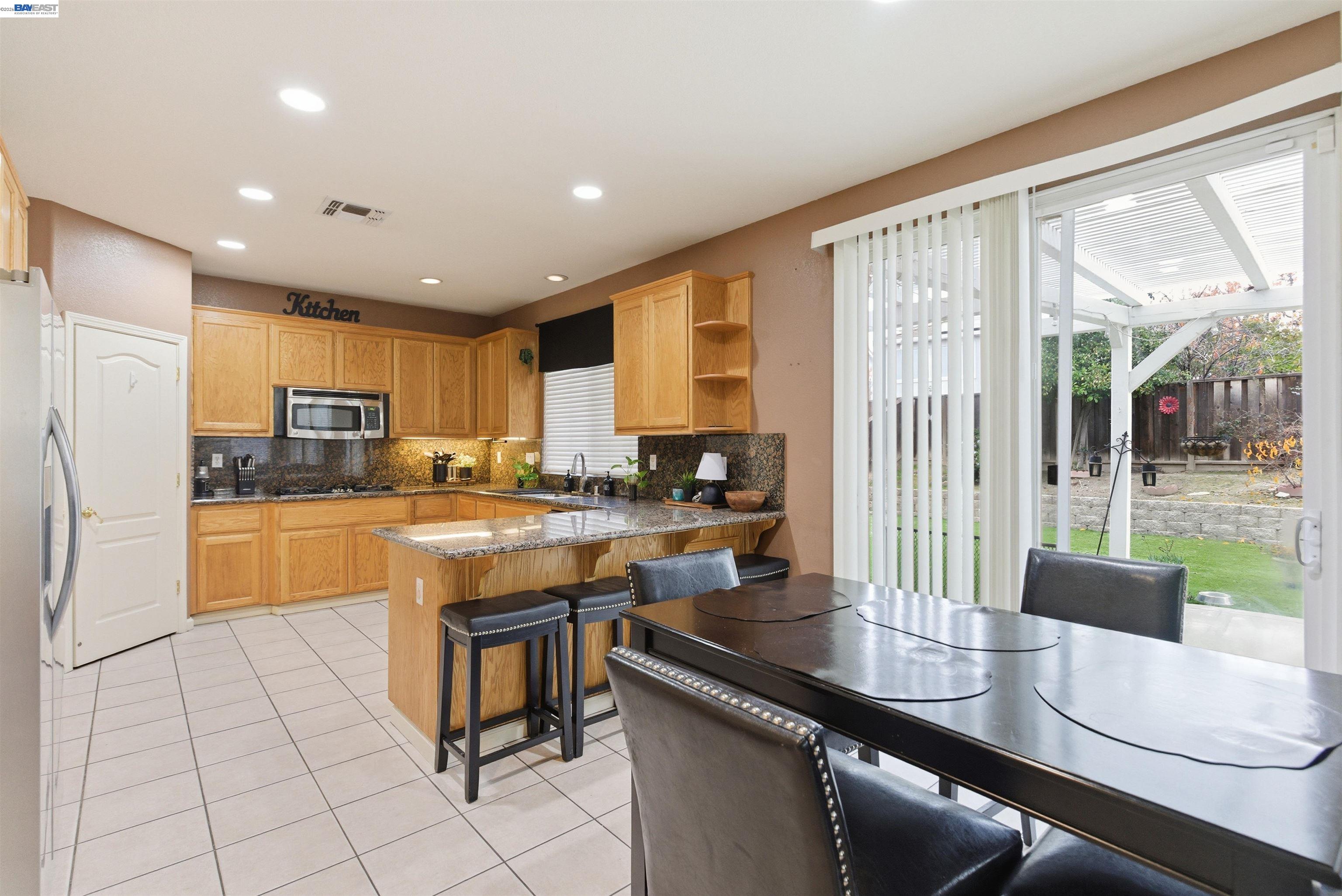 Detail Gallery Image 7 of 41 For 2076 Captalpa, Antioch,  CA 94509 - 5 Beds | 2 Baths