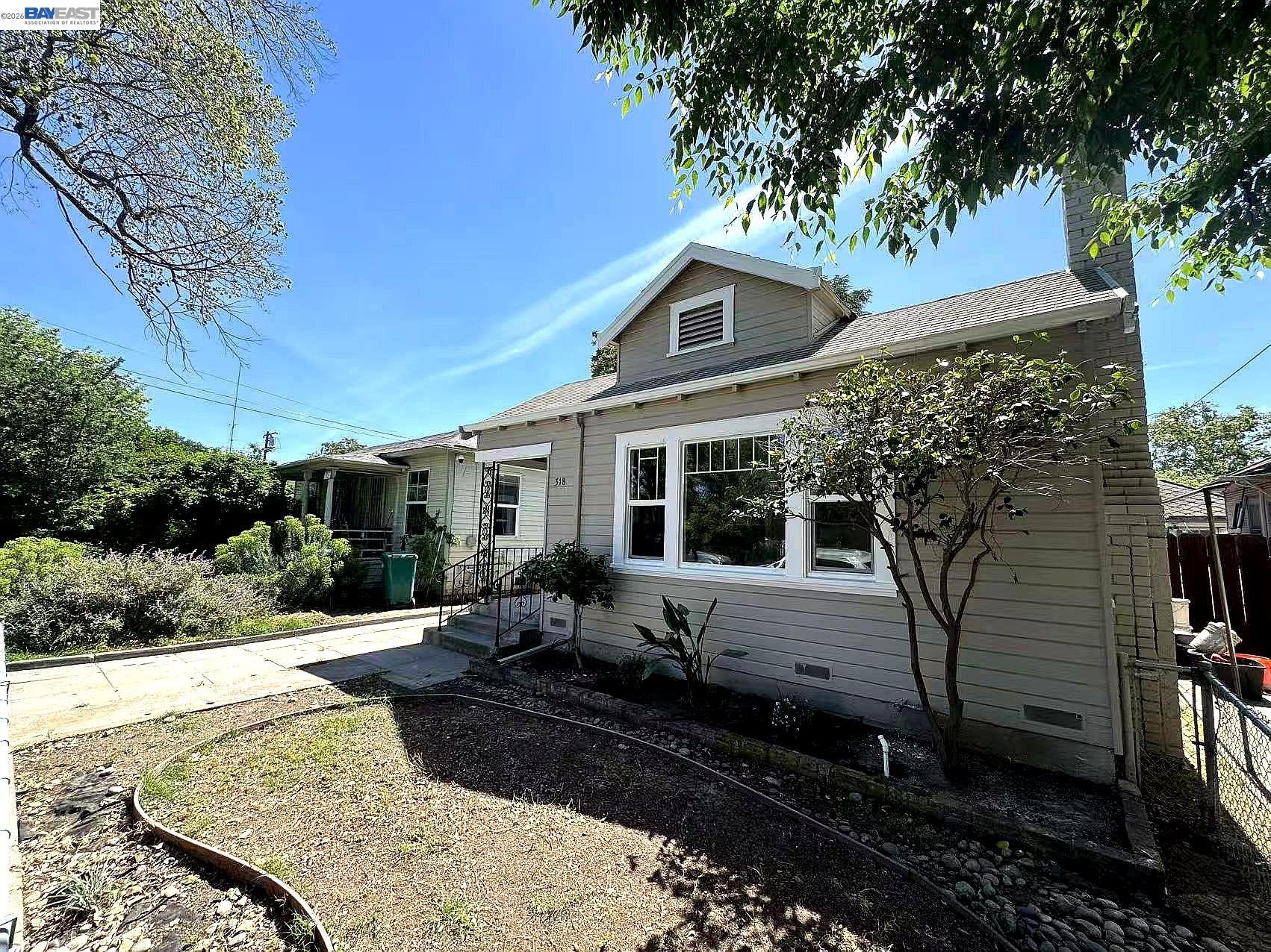 Detail Gallery Image 1 of 16 For 318 E Pine St, Stockton,  CA 95204 - 2 Beds | 1 Baths