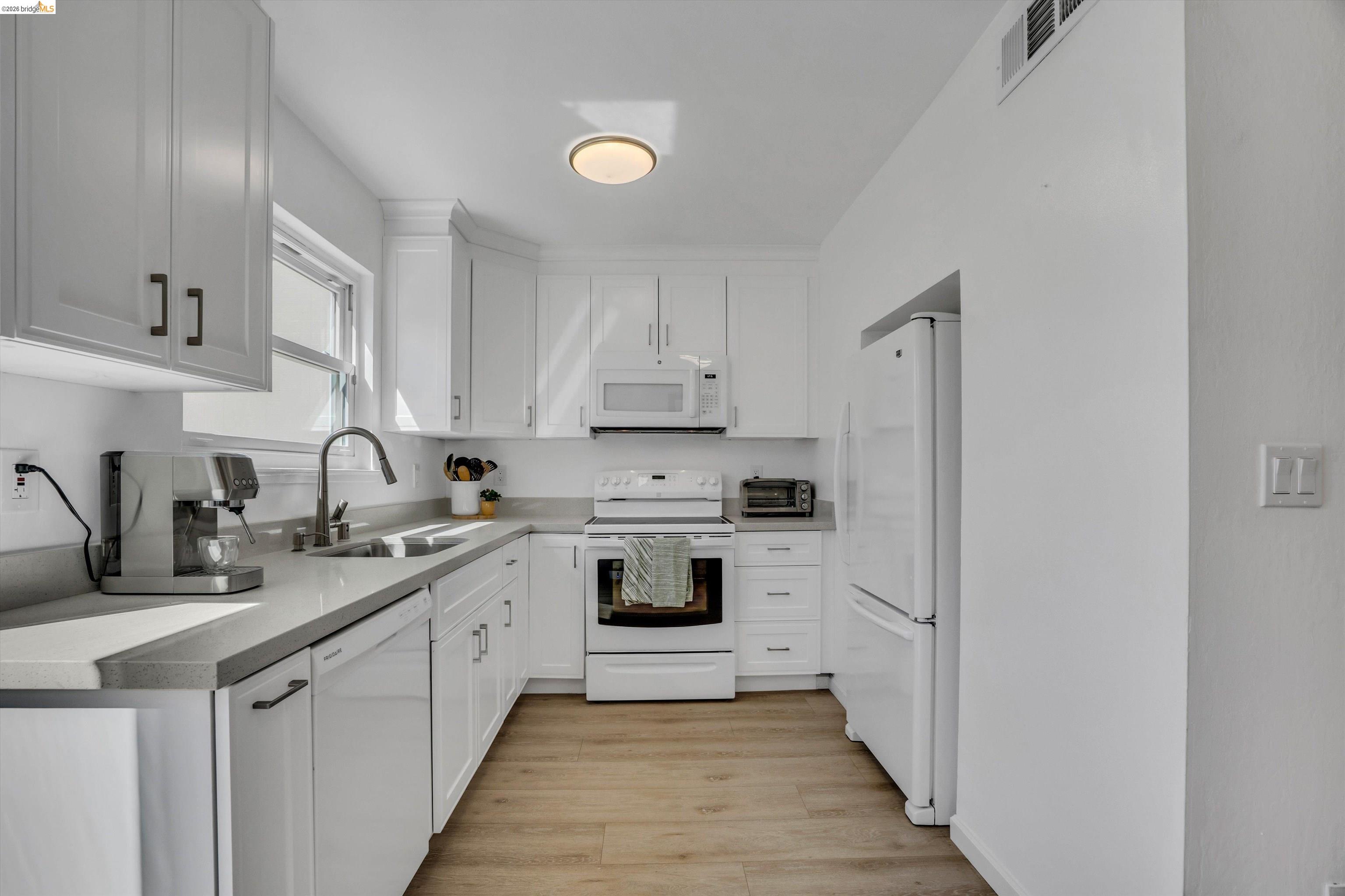 Photo #6: 41130210 Listing: Photo #6