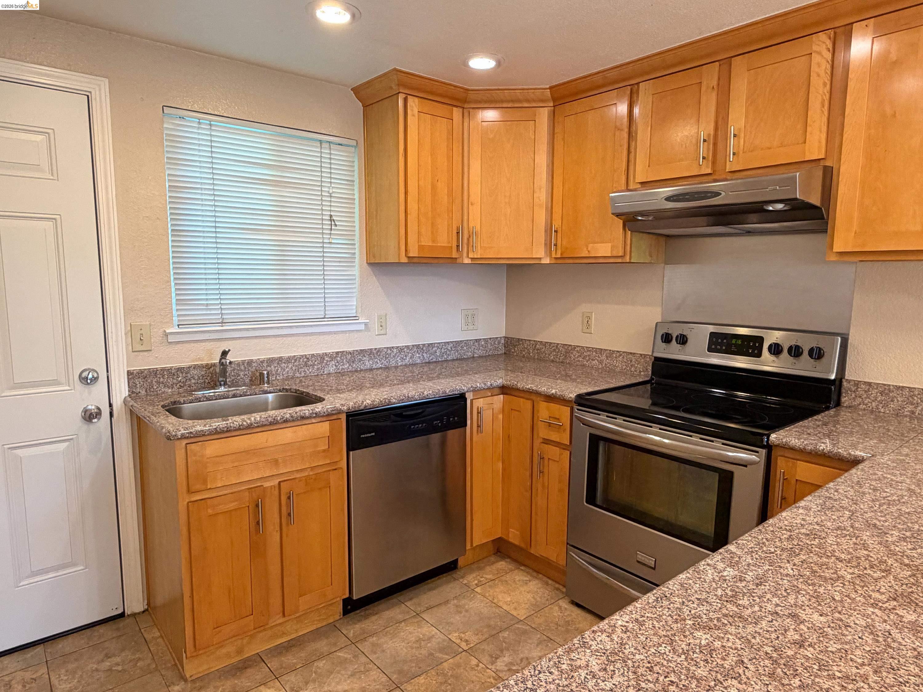 Photo #2: 41130213 Listing: Photo #2