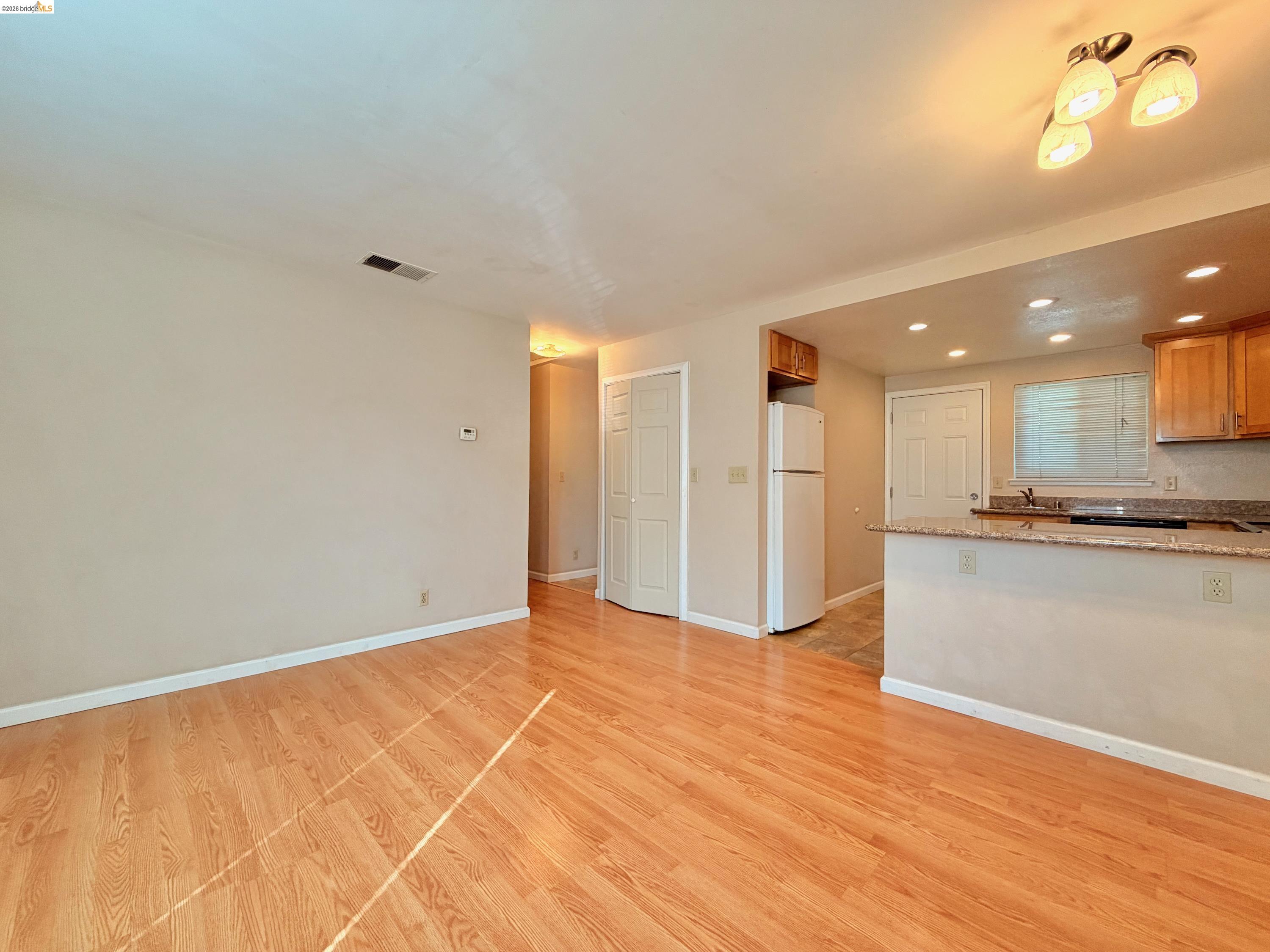 Photo #3: 41130213 Listing: Photo #3