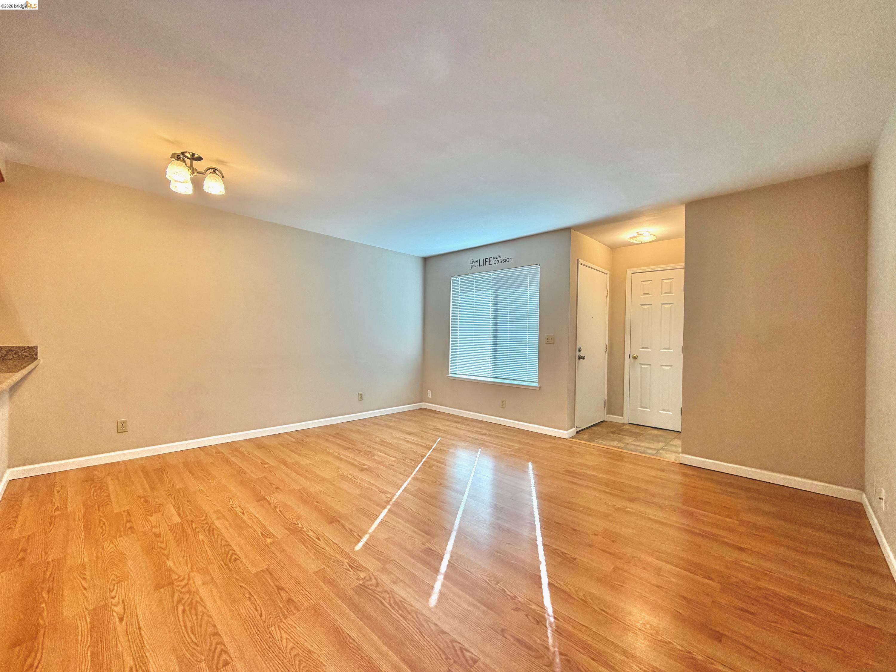 Photo #4: 41130213 Listing: Photo #4