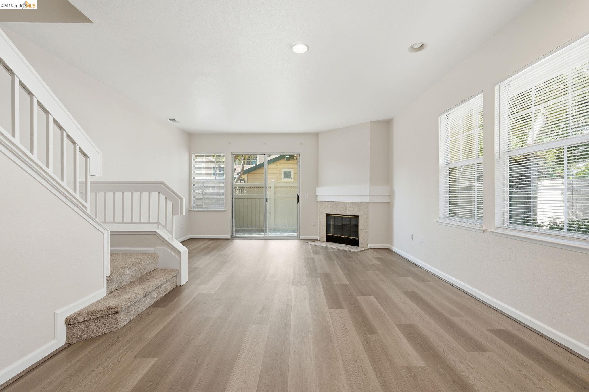 Photo #2: 41130217 Listing: Photo #2