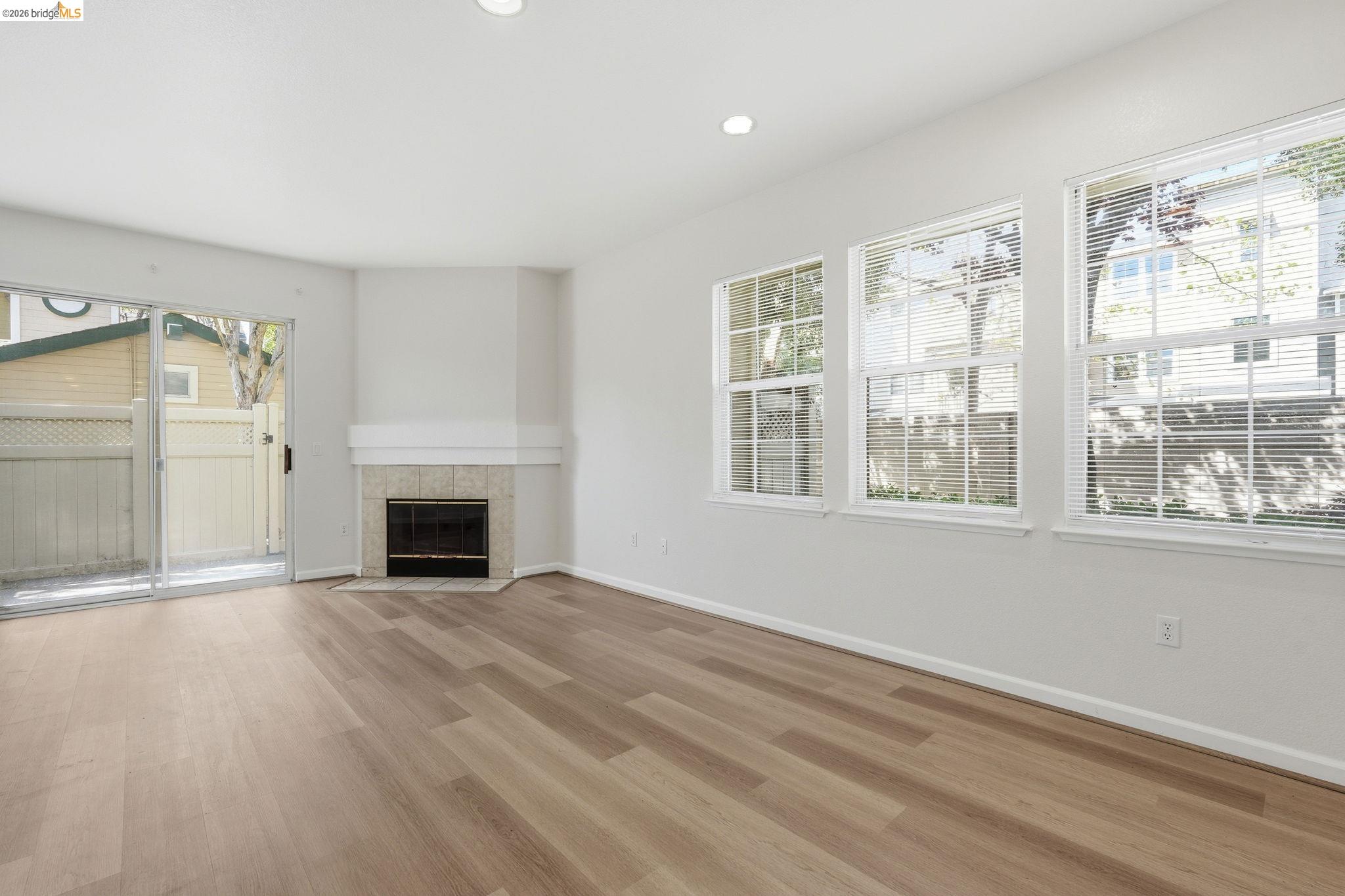 Photo #3: 41130217 Listing: Photo #3