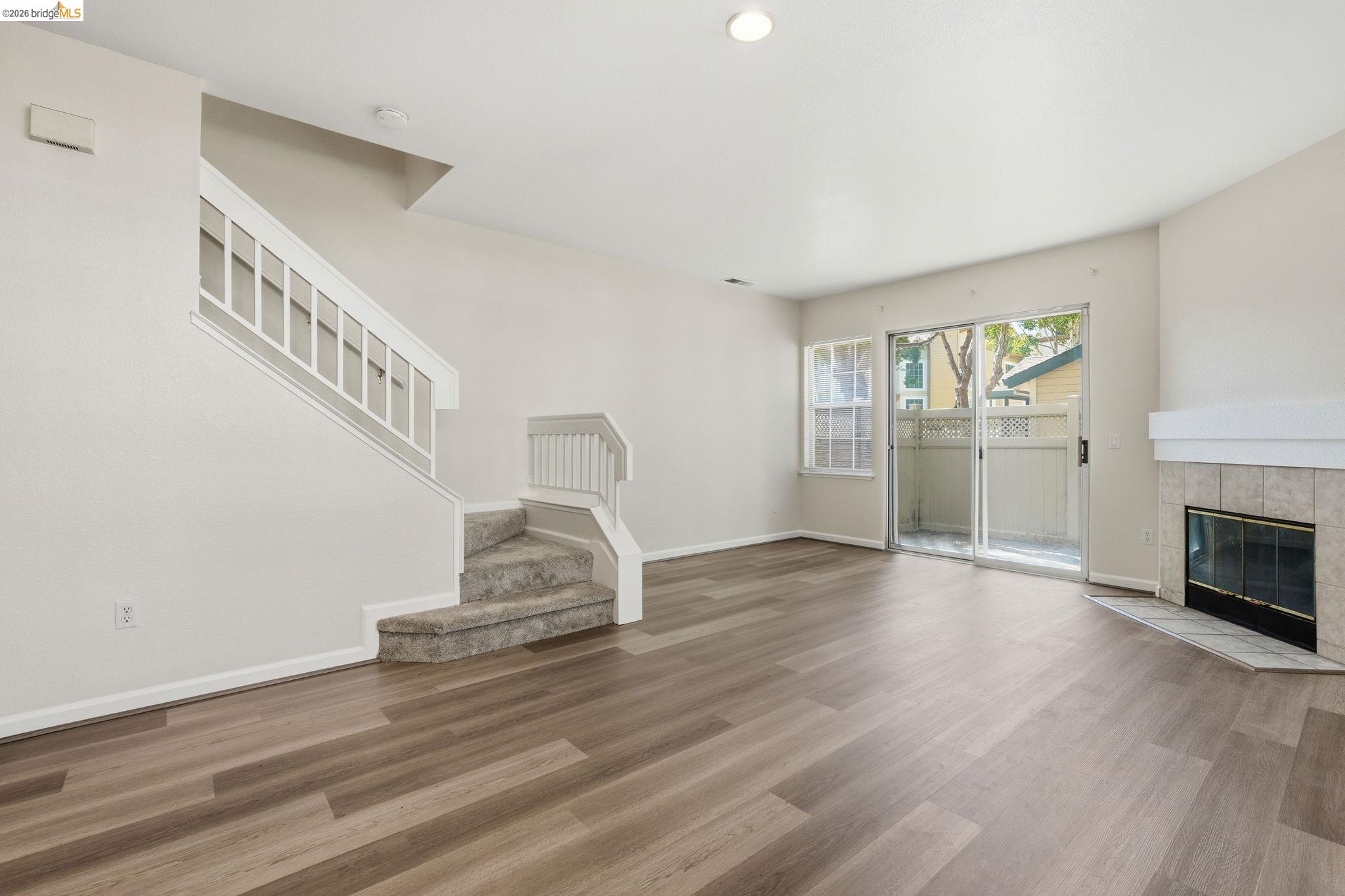 Photo #4: 41130217 Listing: Photo #4