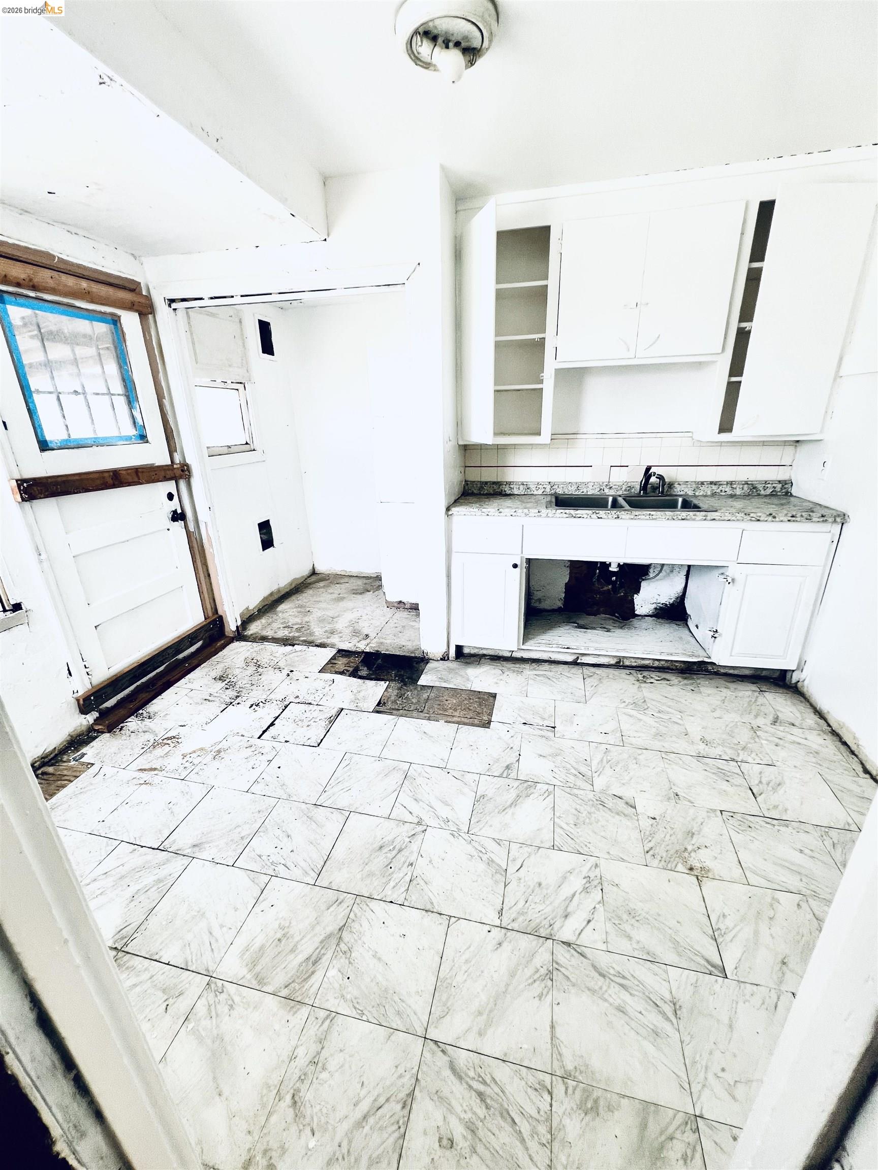 Detail Gallery Image 15 of 22 For 9945 B St, Oakland,  CA 94603 - – Beds | – Baths