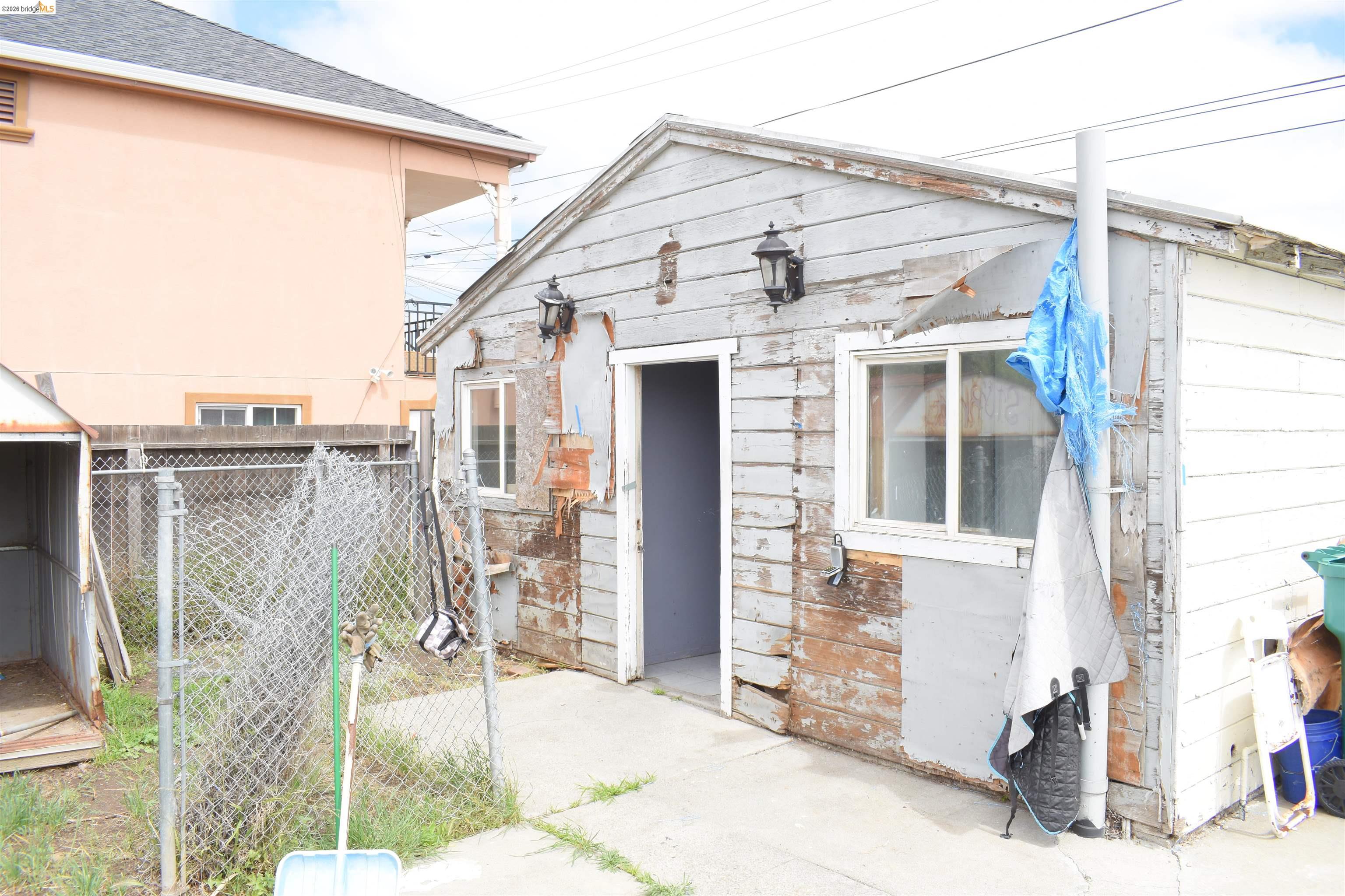 Detail Gallery Image 16 of 22 For 9945 B St, Oakland,  CA 94603 - – Beds | – Baths