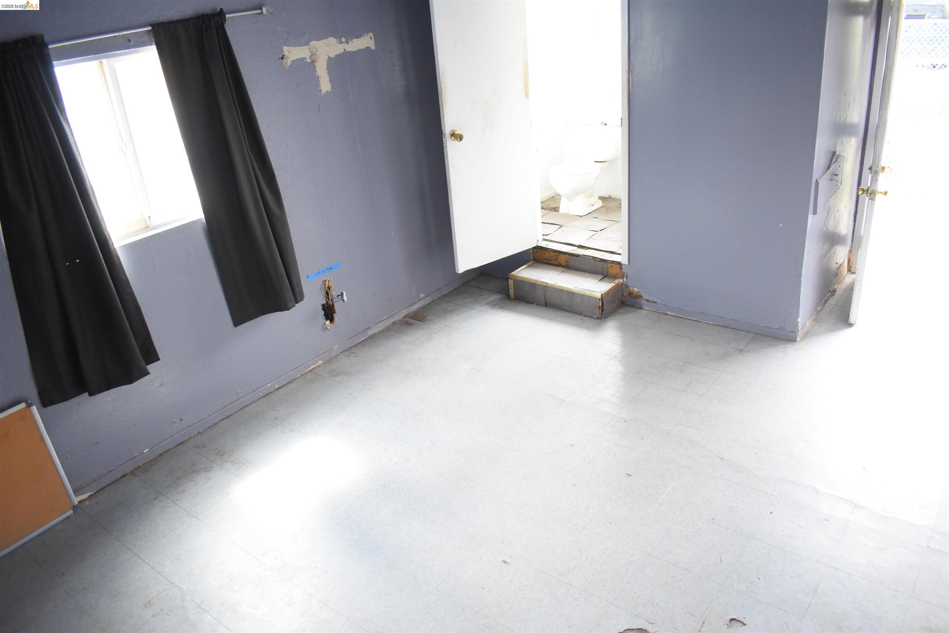 Detail Gallery Image 18 of 22 For 9945 B St, Oakland,  CA 94603 - – Beds | – Baths