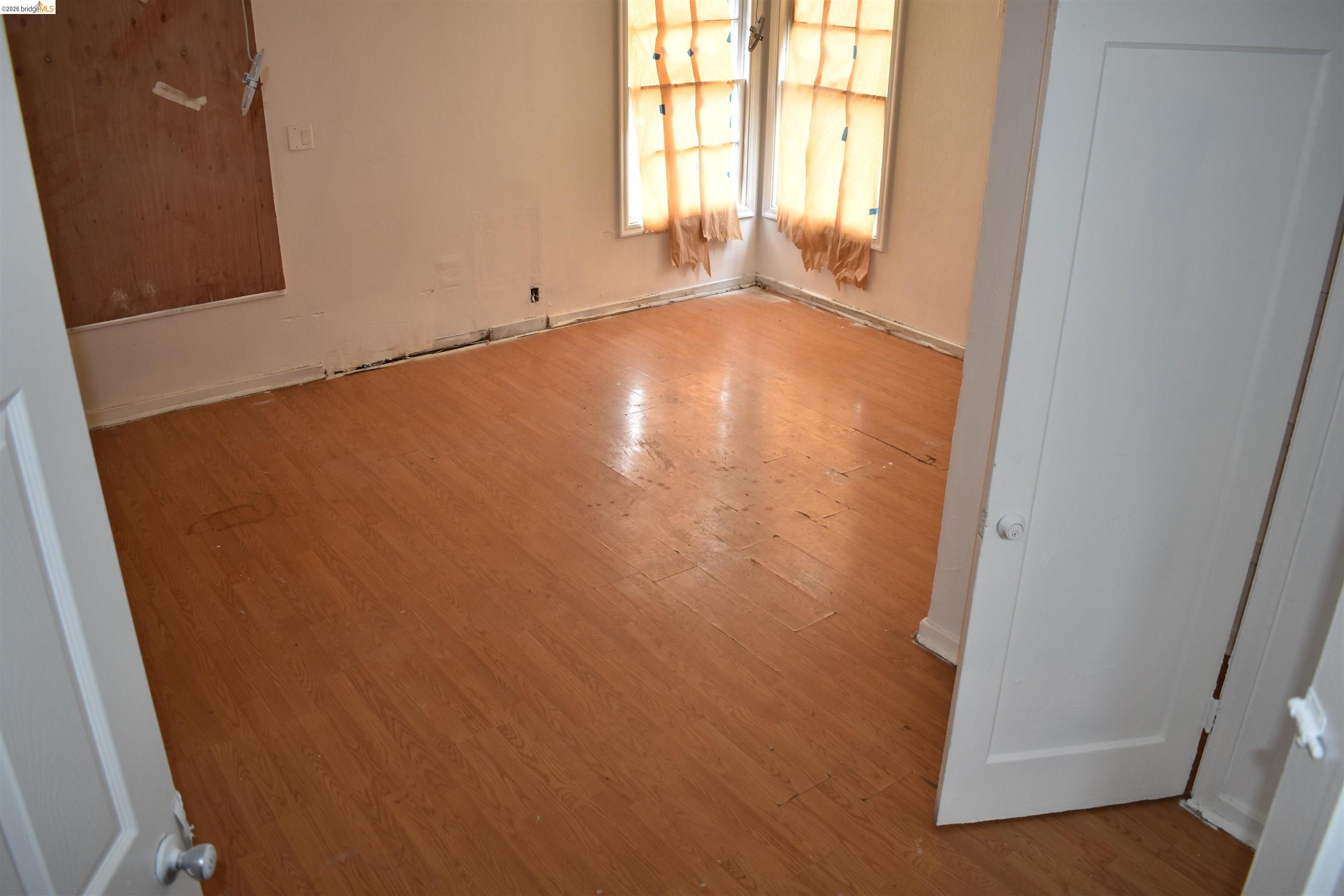 Detail Gallery Image 3 of 22 For 9945 B St, Oakland,  CA 94603 - – Beds | – Baths